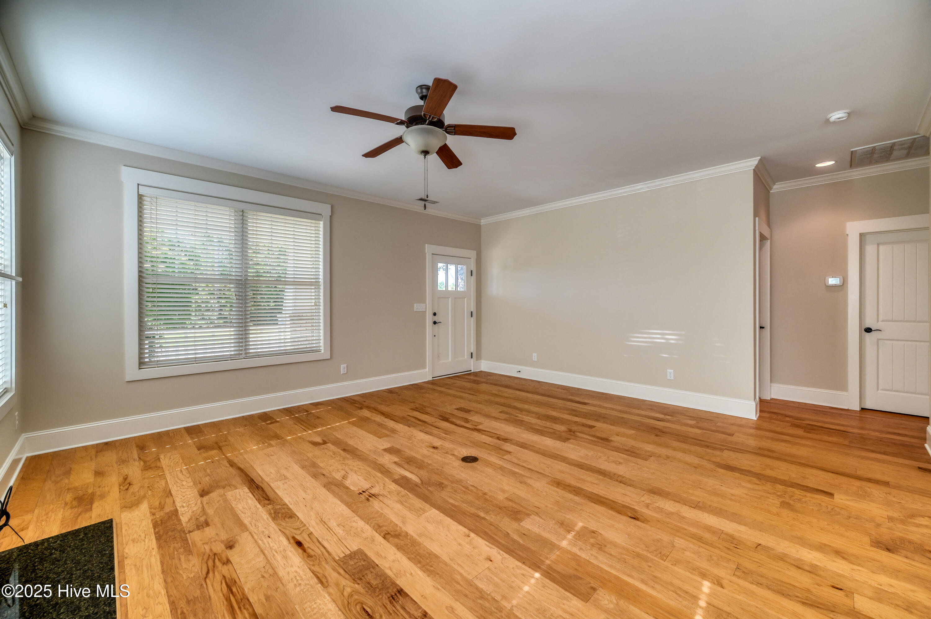 100487602 | Photo 10