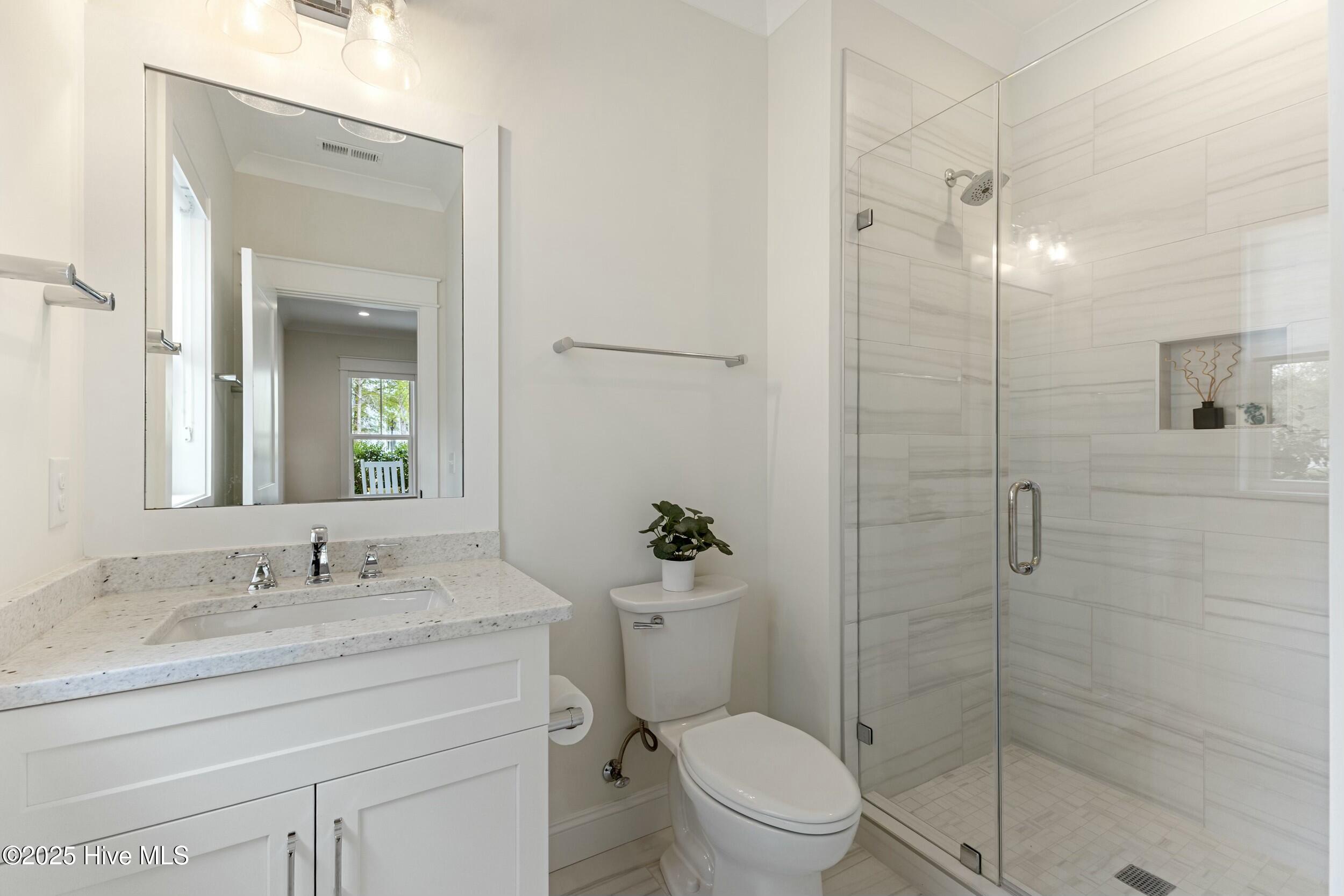 100498490 | Photo 12