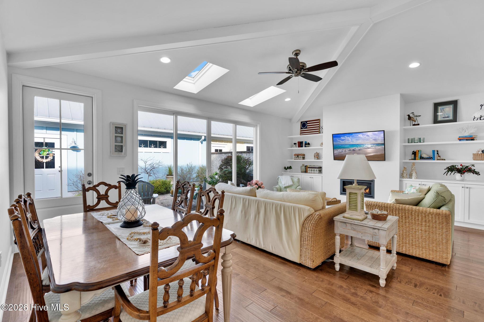 100556284 | Photo 18