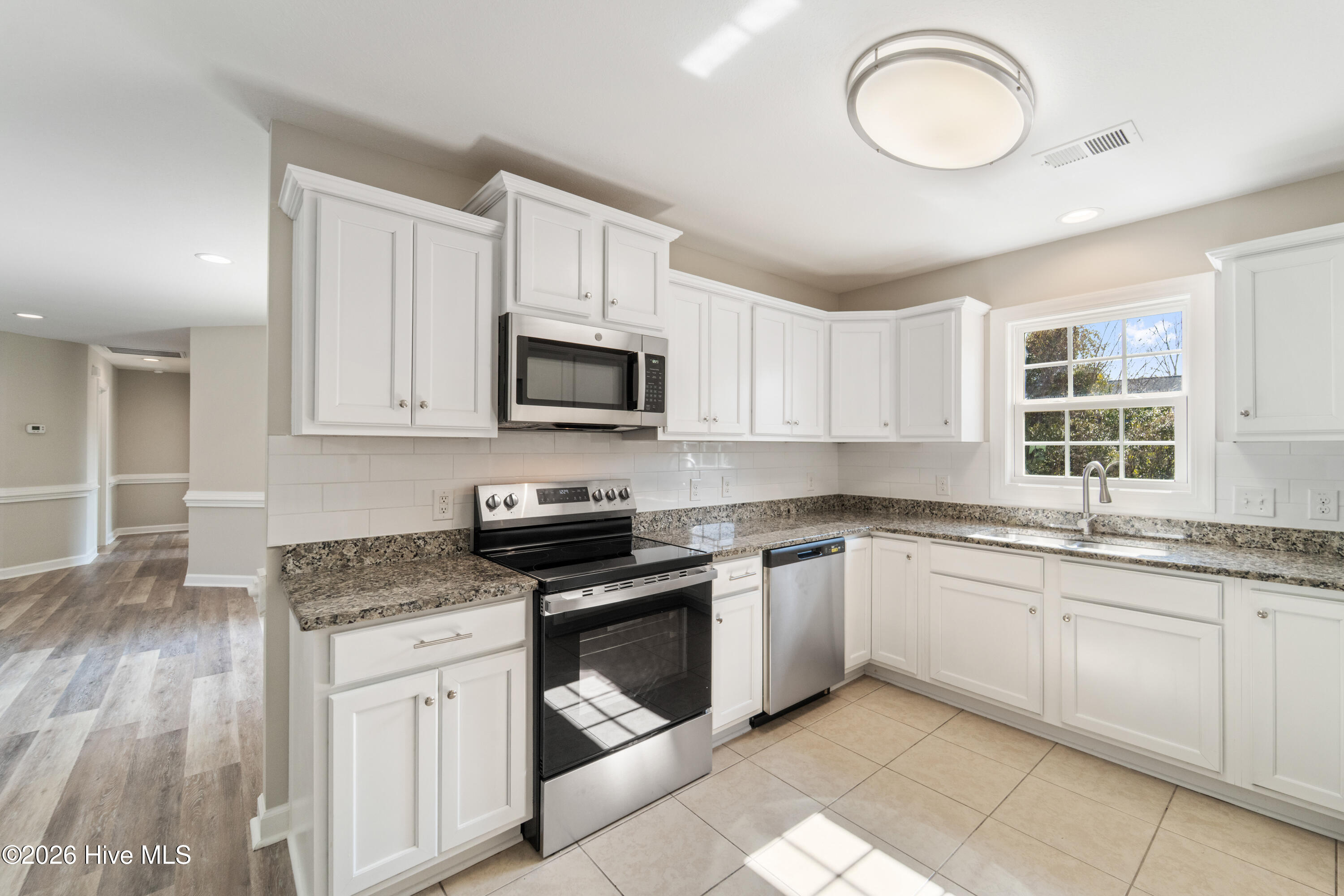 100553894 | Photo 11