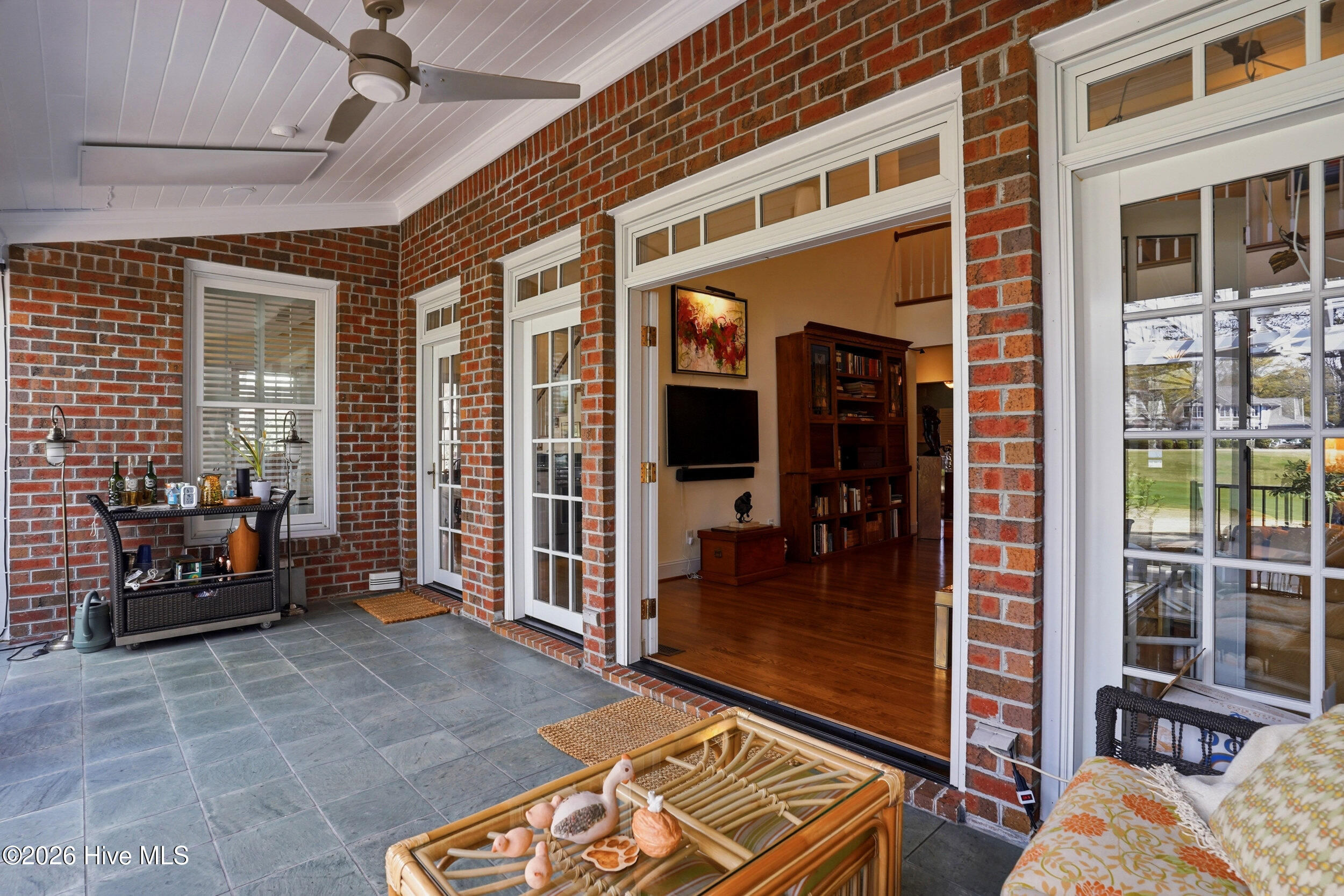 100563171 | Photo 33