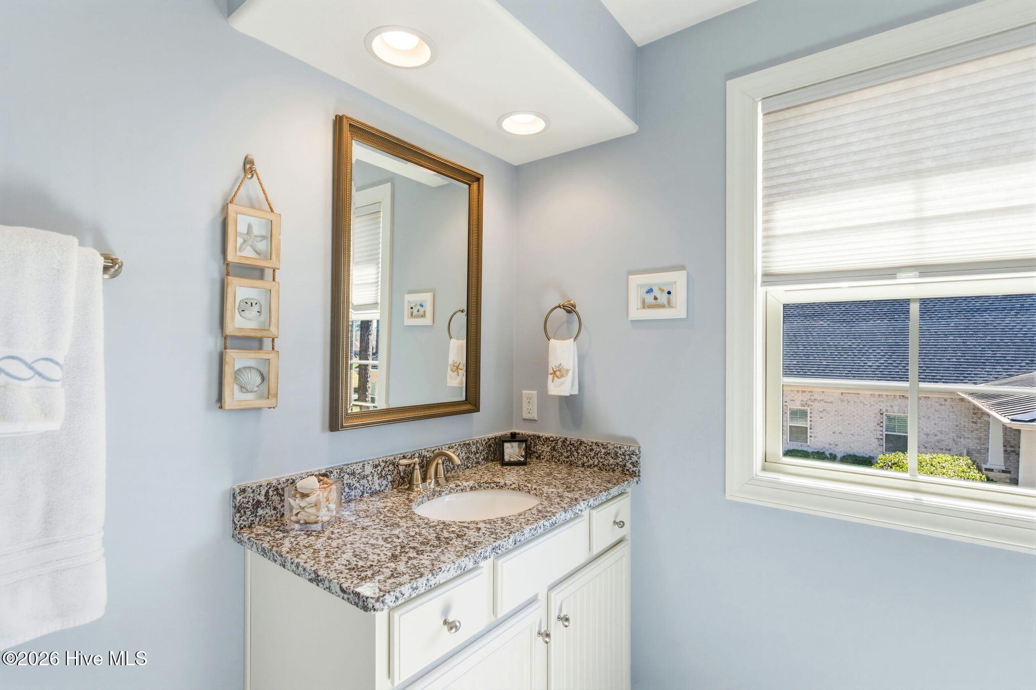 100564432 | Photo 37