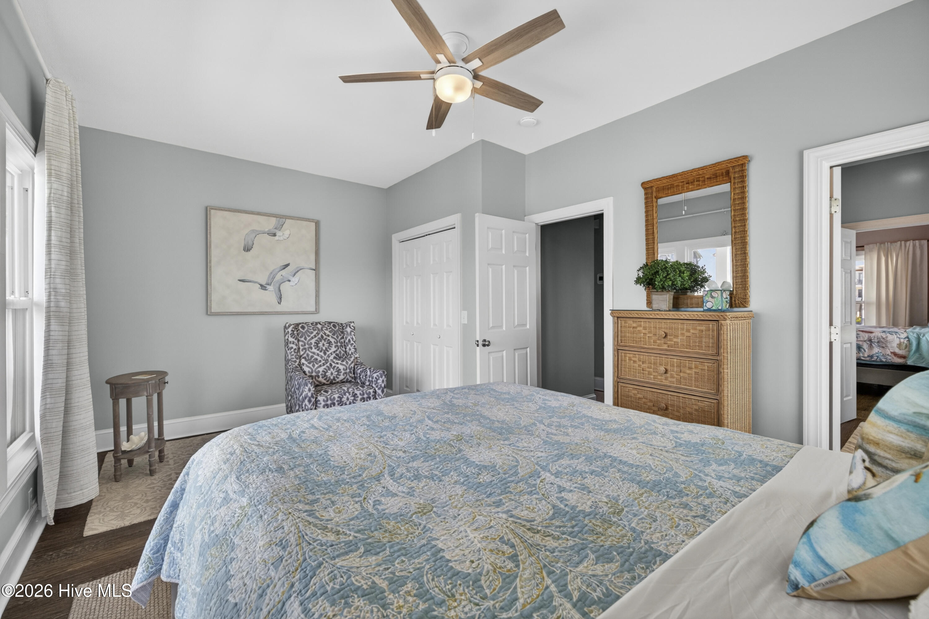 100568247 | Photo 42