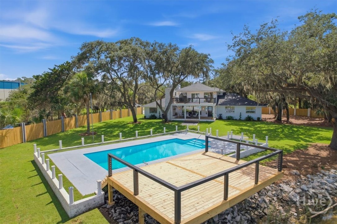 Pool/Sun Deck