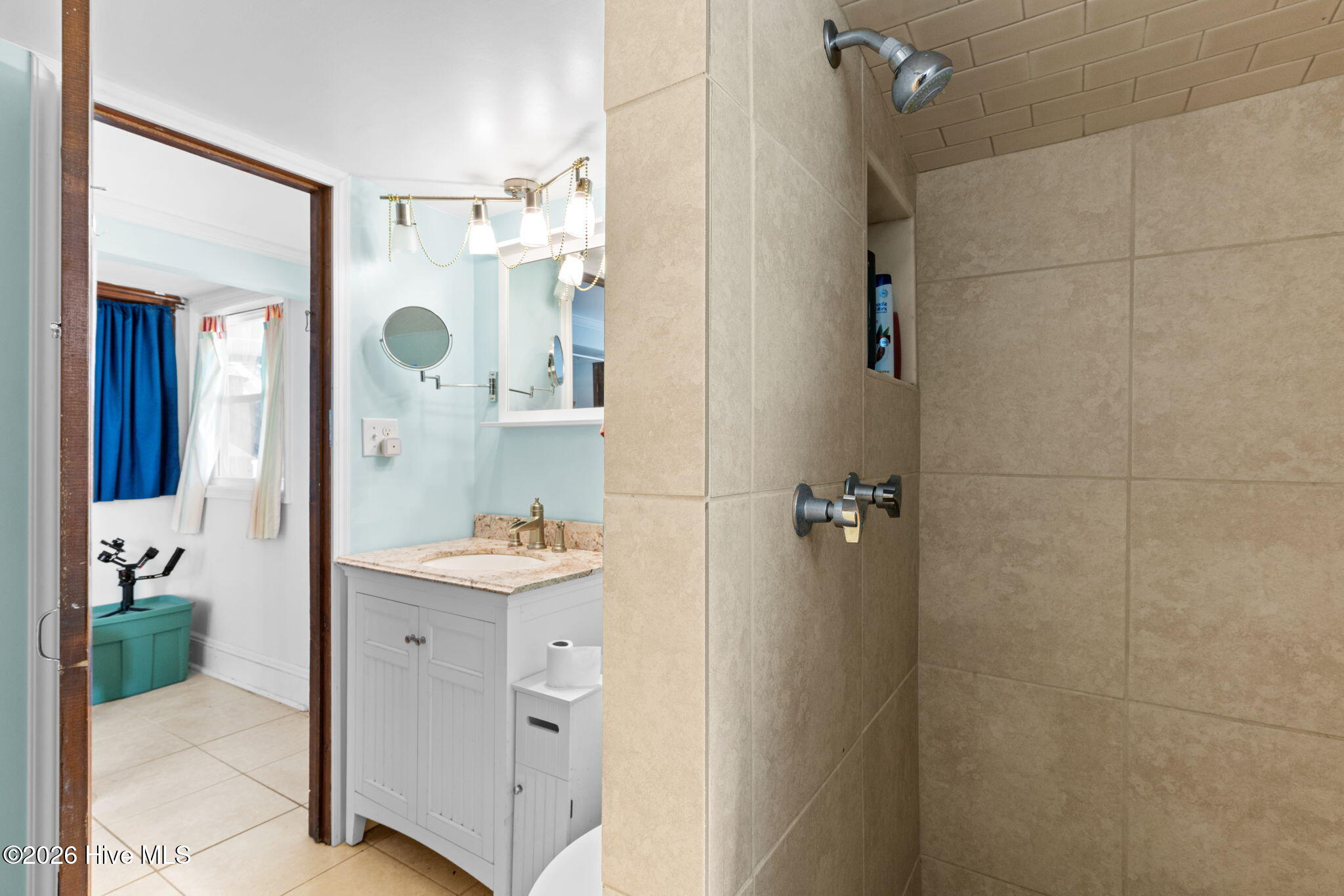 100546377 | Photo 21