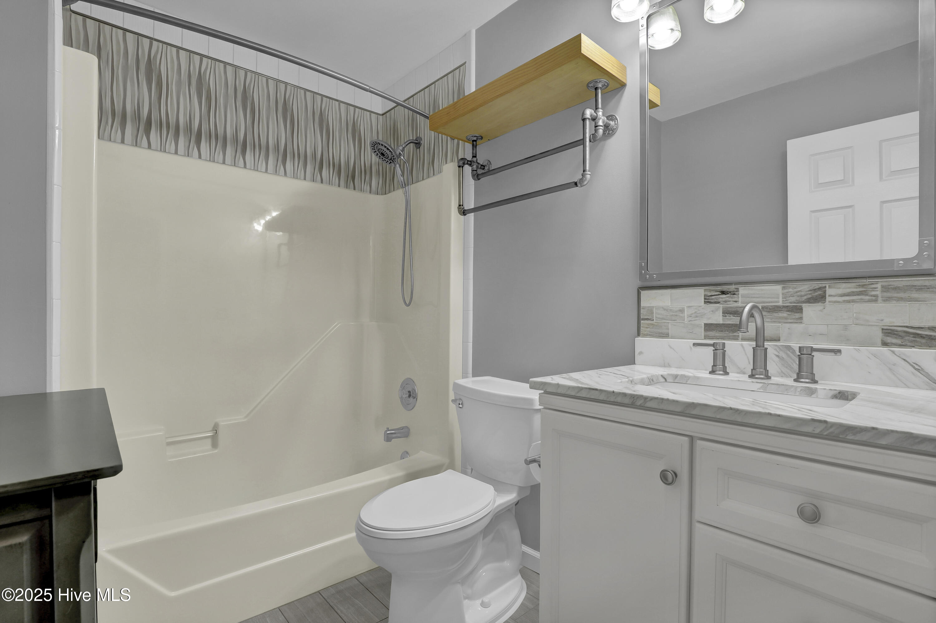 100544168 | Photo 21