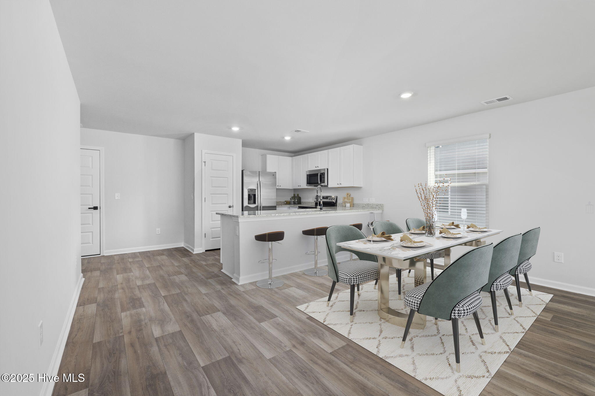 100544084 | Photo 13