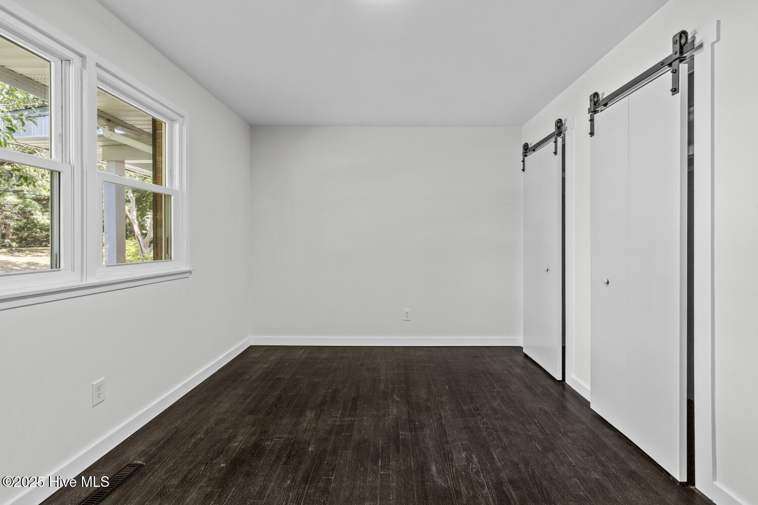 100533328 | Photo 23