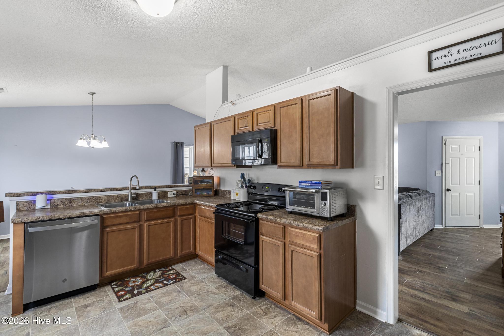 100549884 | Photo 16