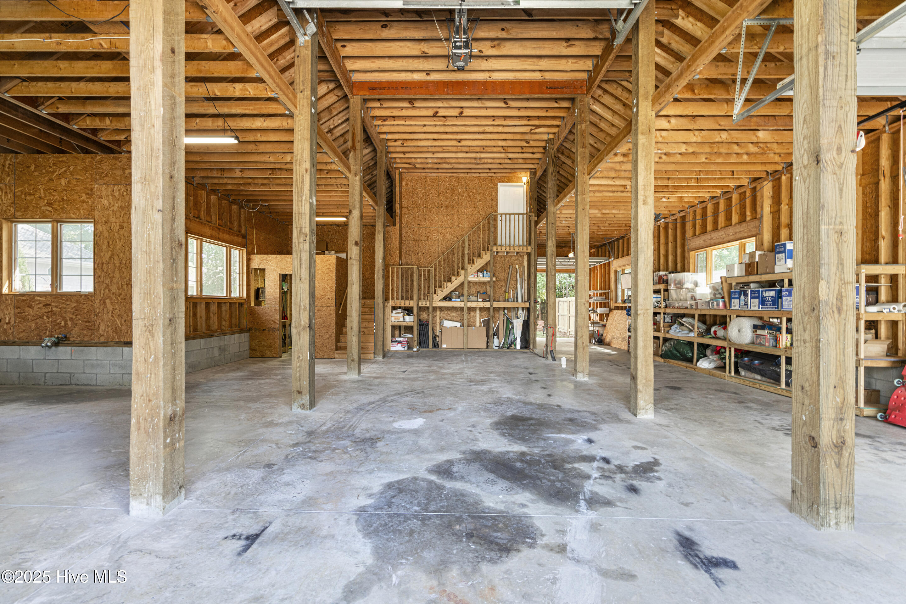 100503346 | Photo 77