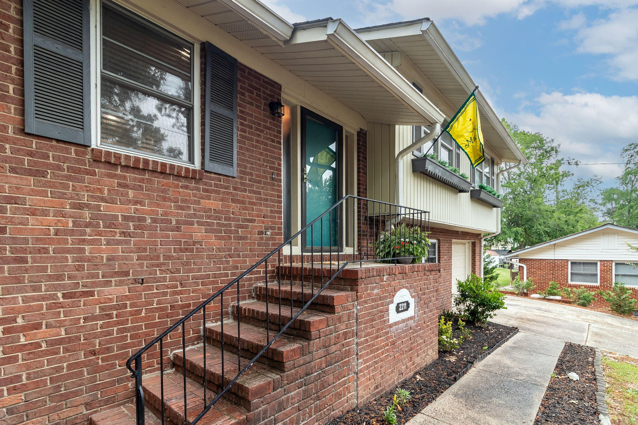 9-web-or-mls-2211 MURA DR. ©--6
