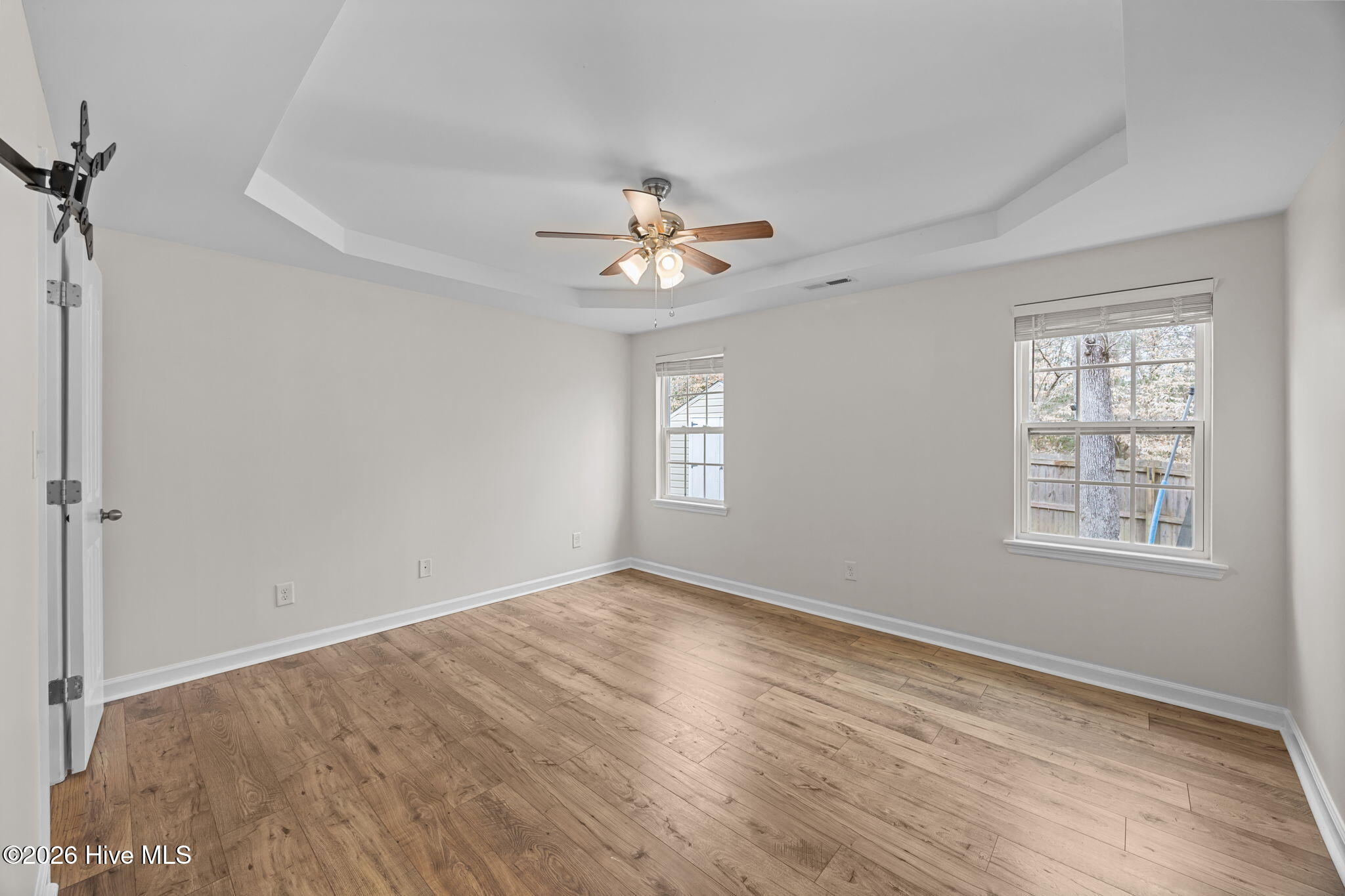 100557959 | Photo 23