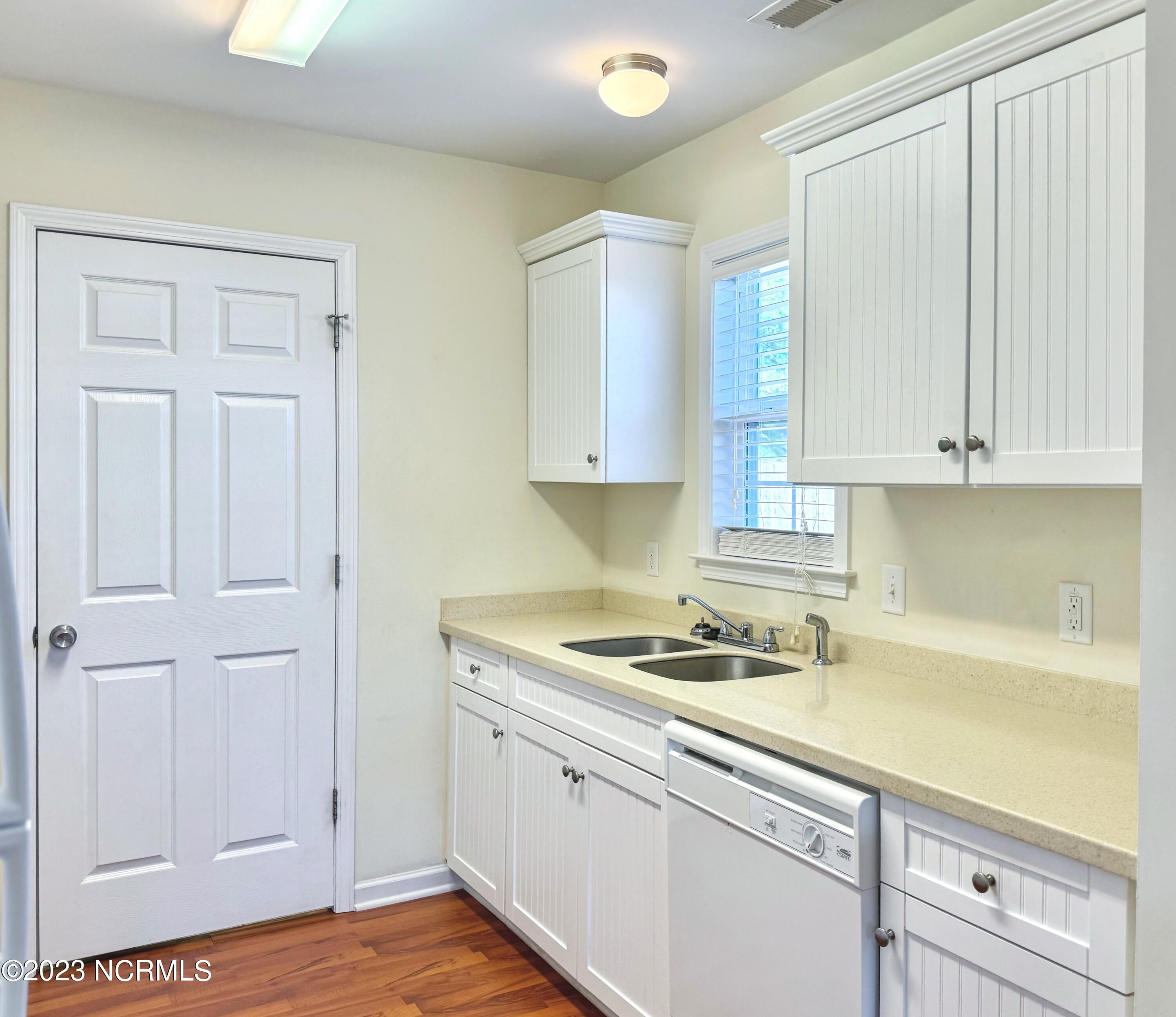 100546069 | Photo 18