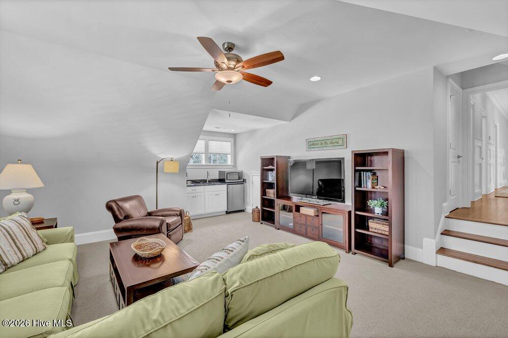 100563966 | Photo 42