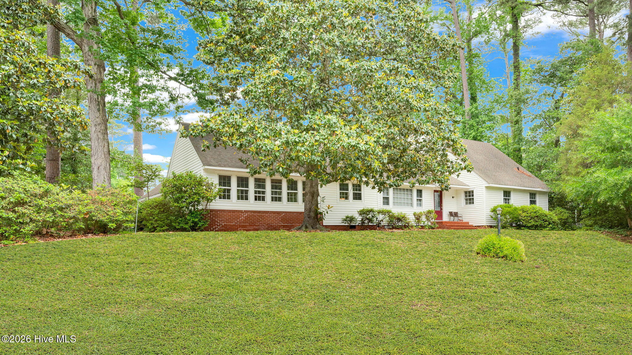 9-web-or-mls-1902 Sherwood Drive-9