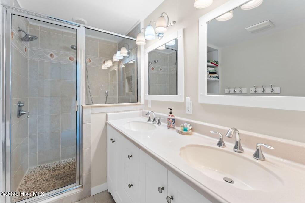 100537952 | Photo 24