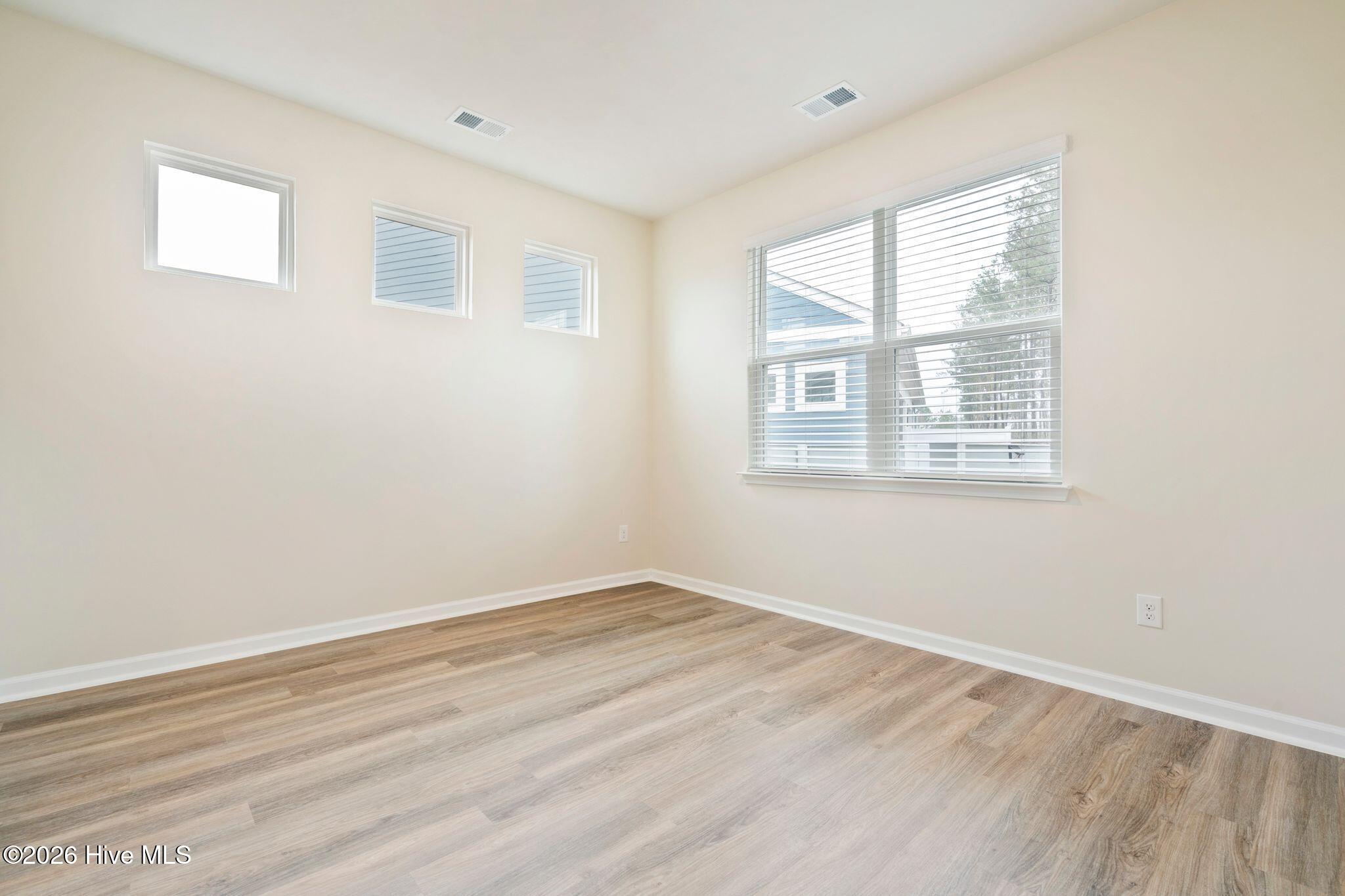 100553516 | Photo 21