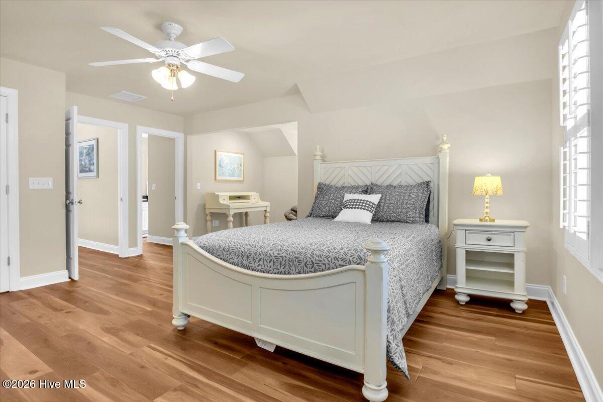 100567087 | Photo 62