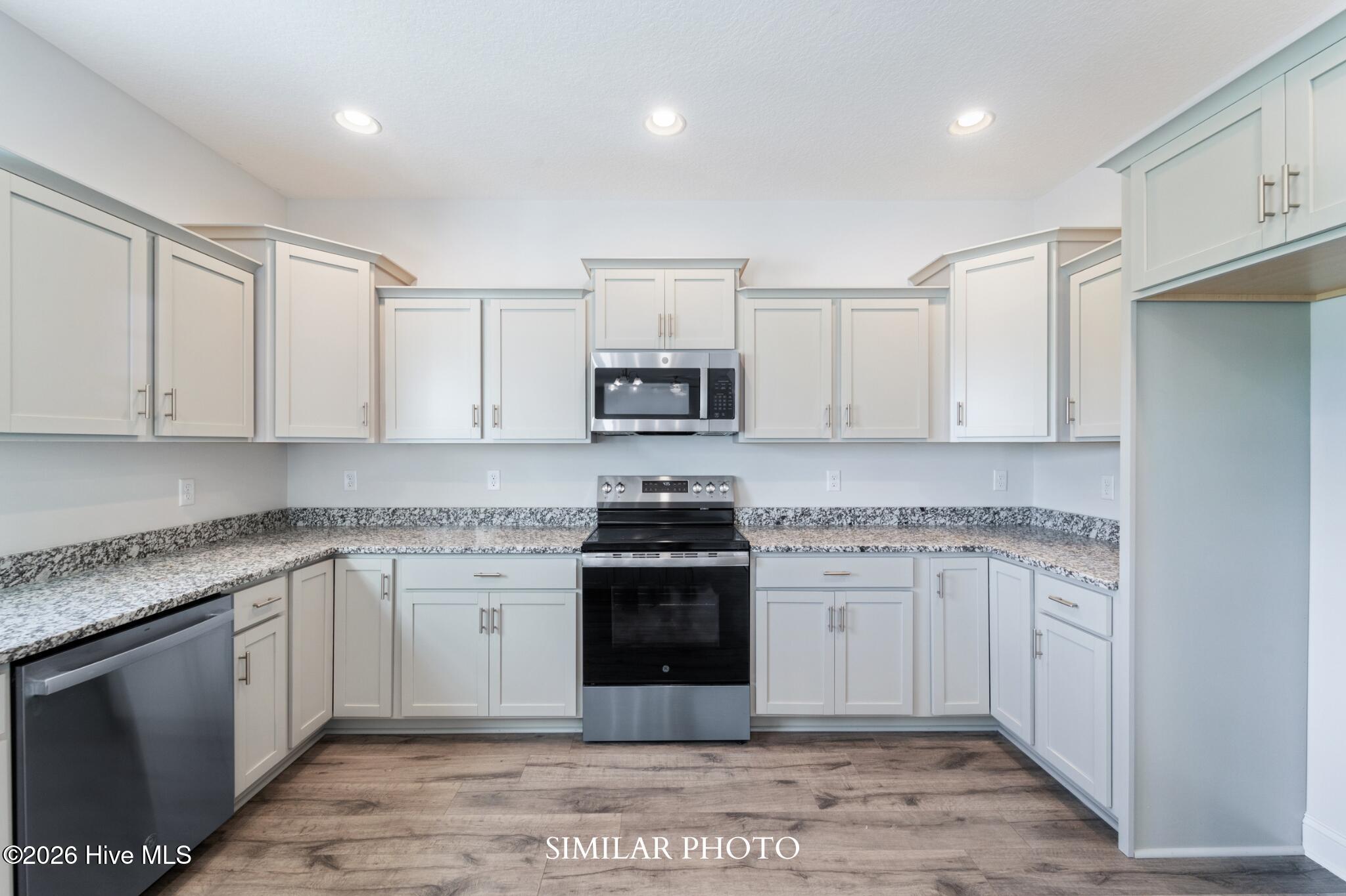 100561558 | Photo 16