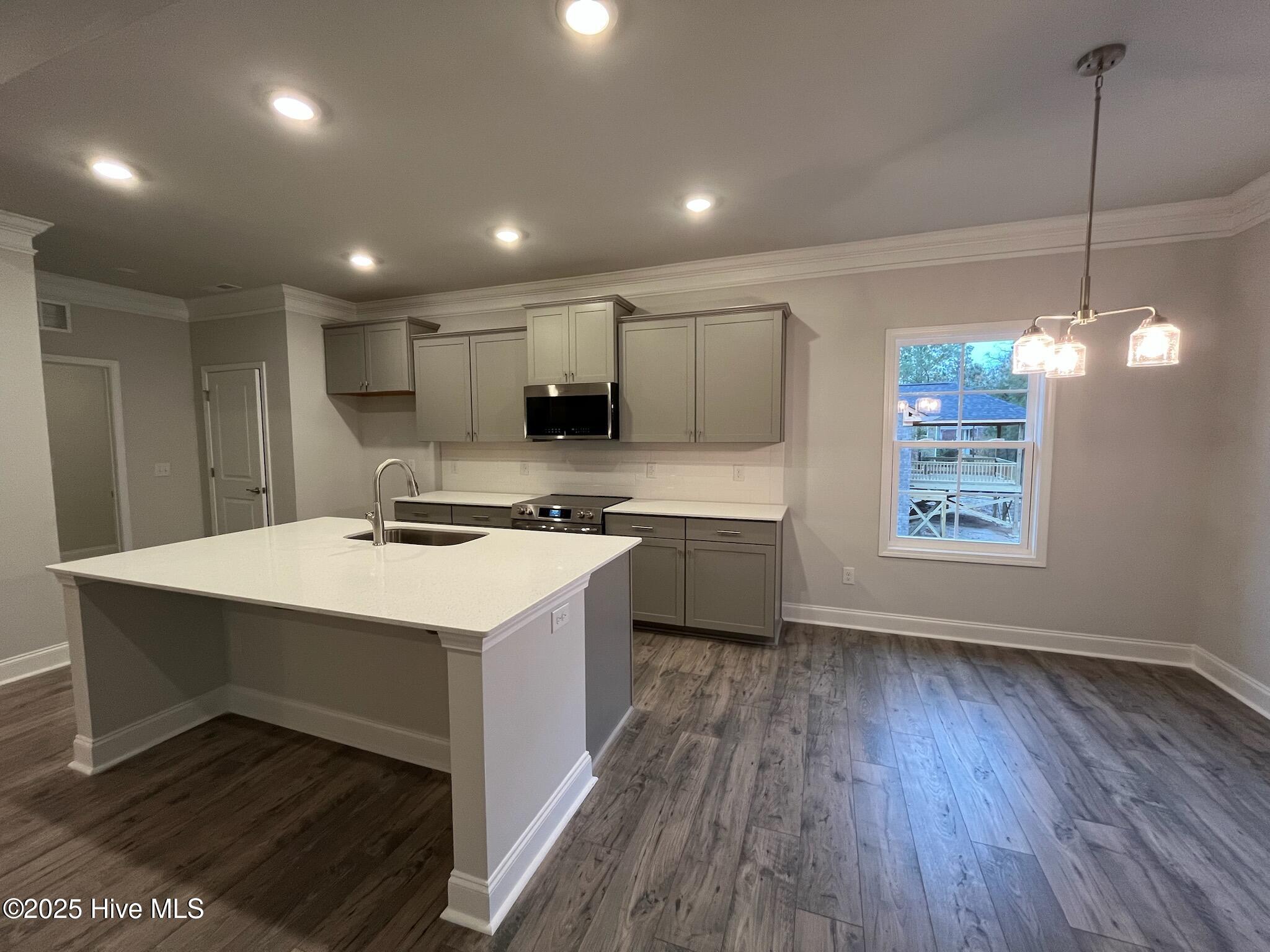 100531849 | Photo 15