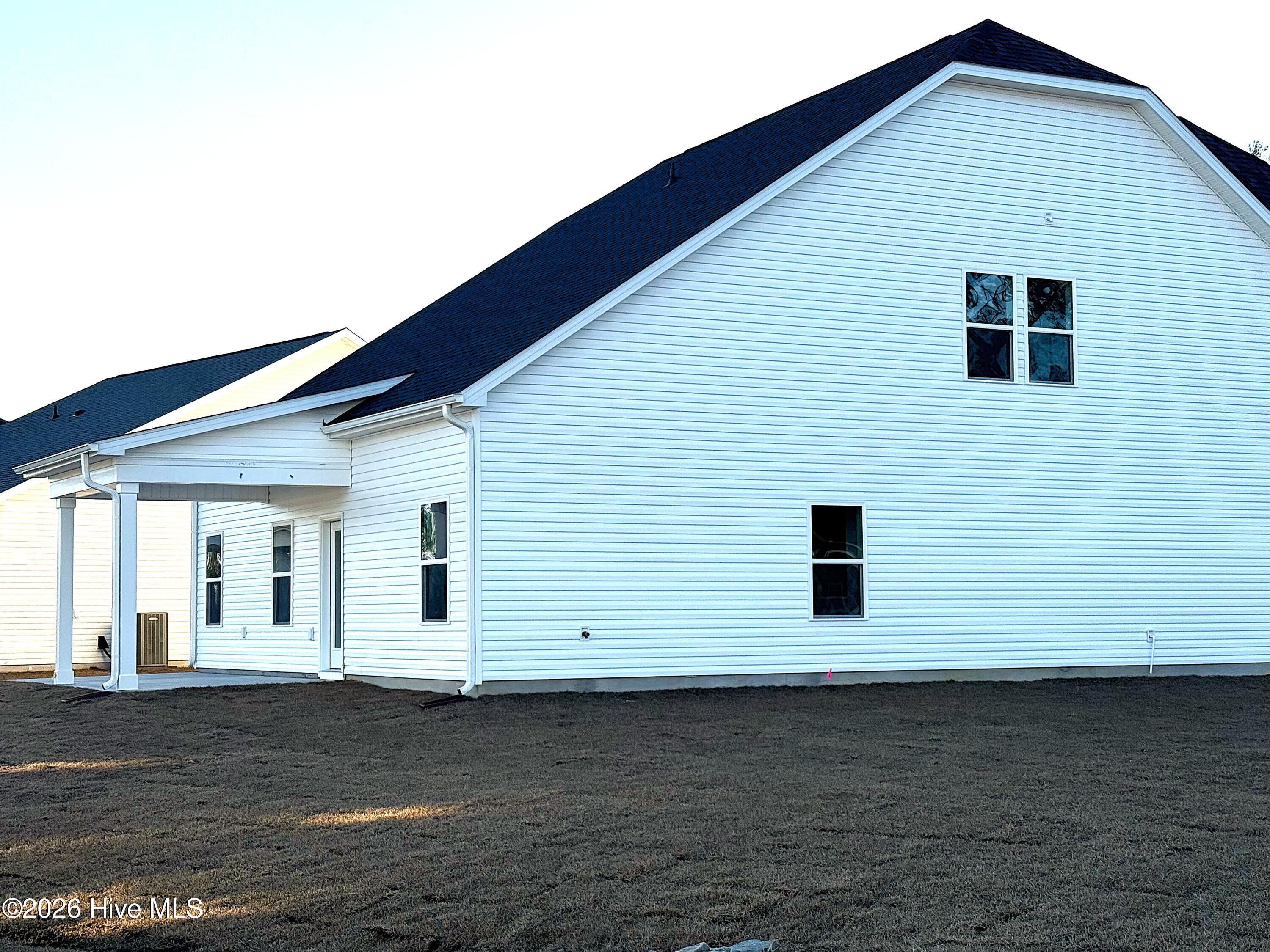 100549745 | Photo 16