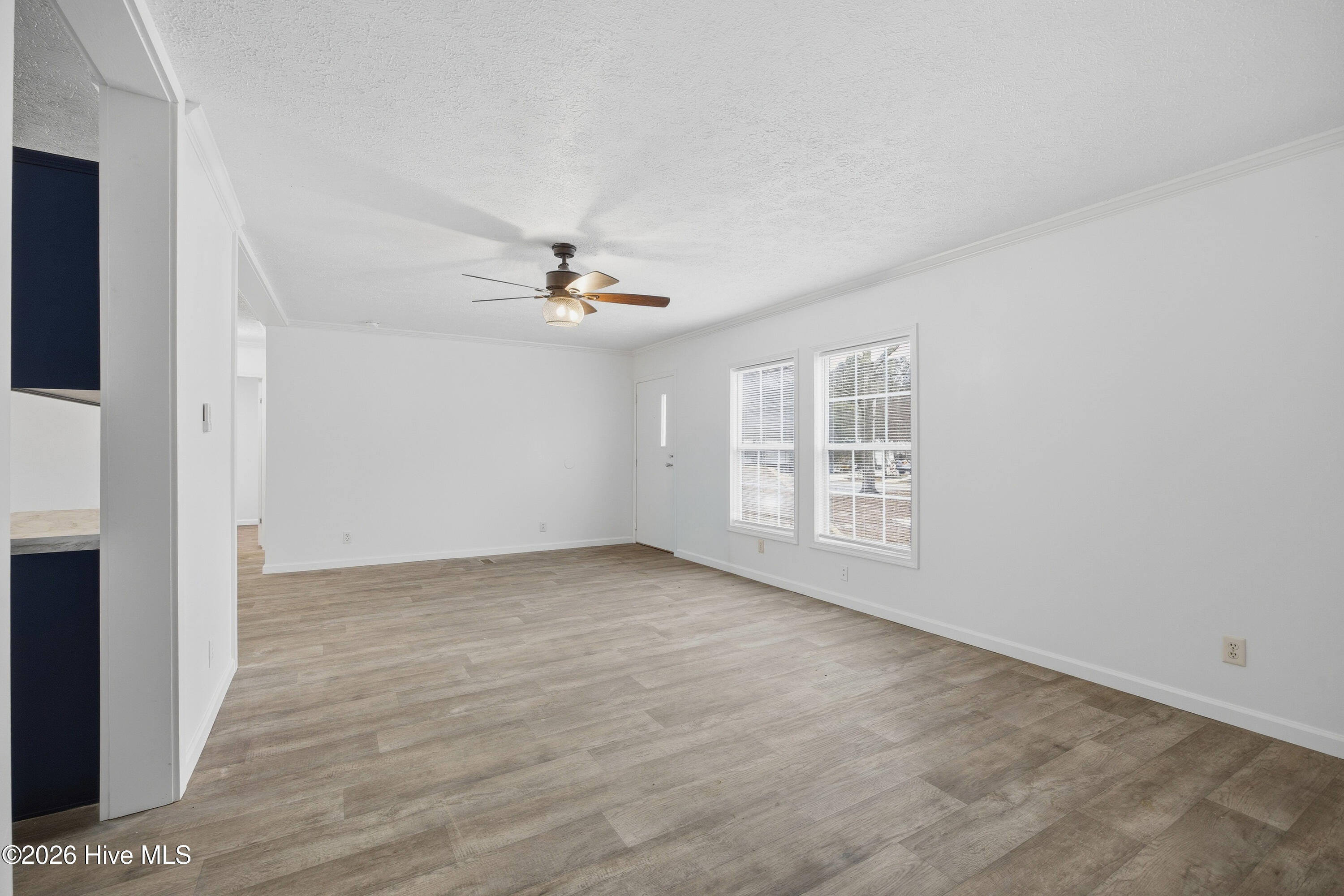 100551858 | Photo 25