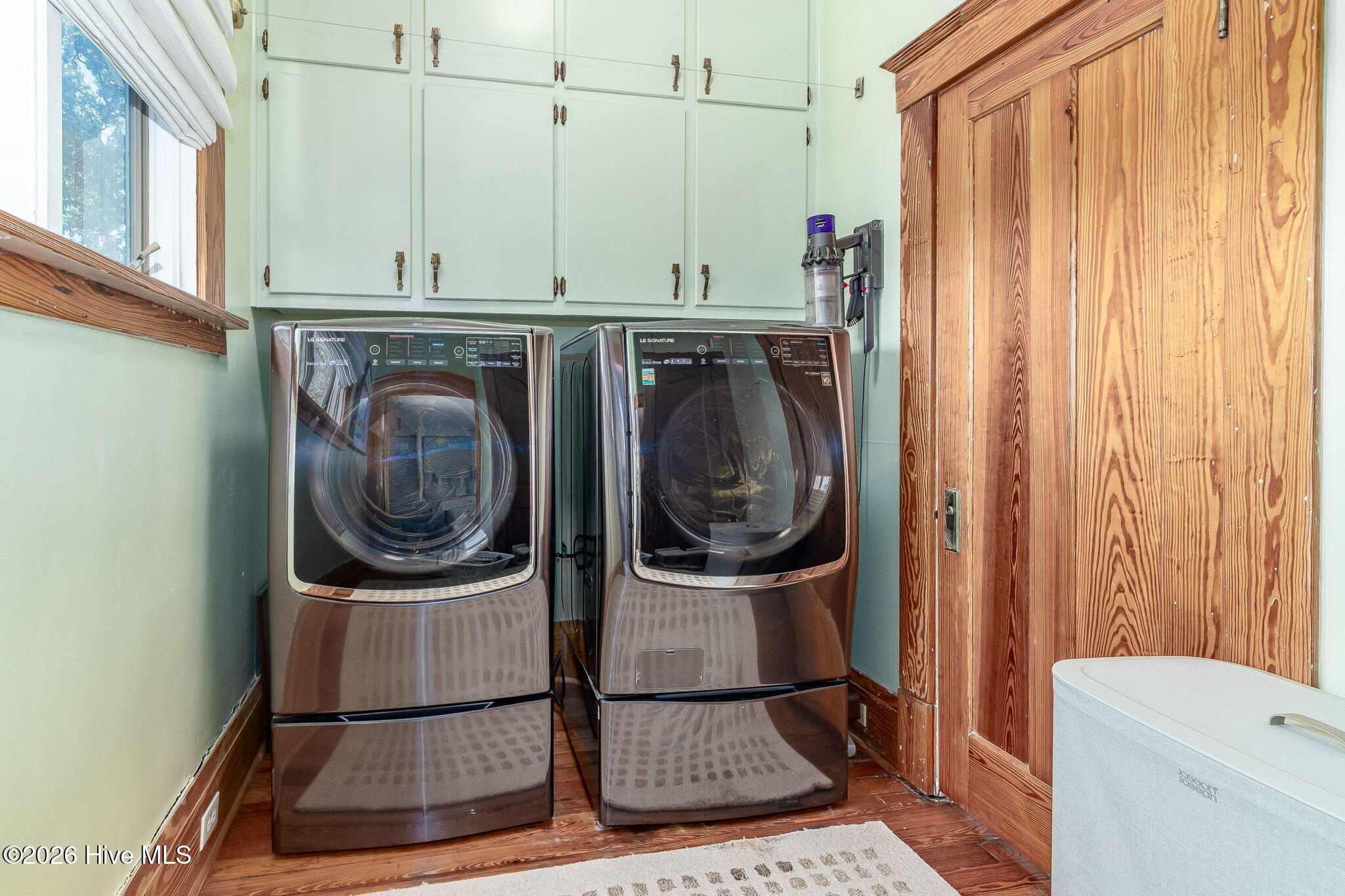 Laundry located upstairs