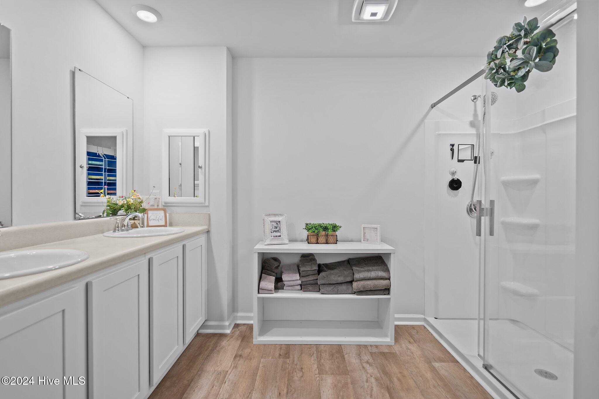 100557266 | Photo 31