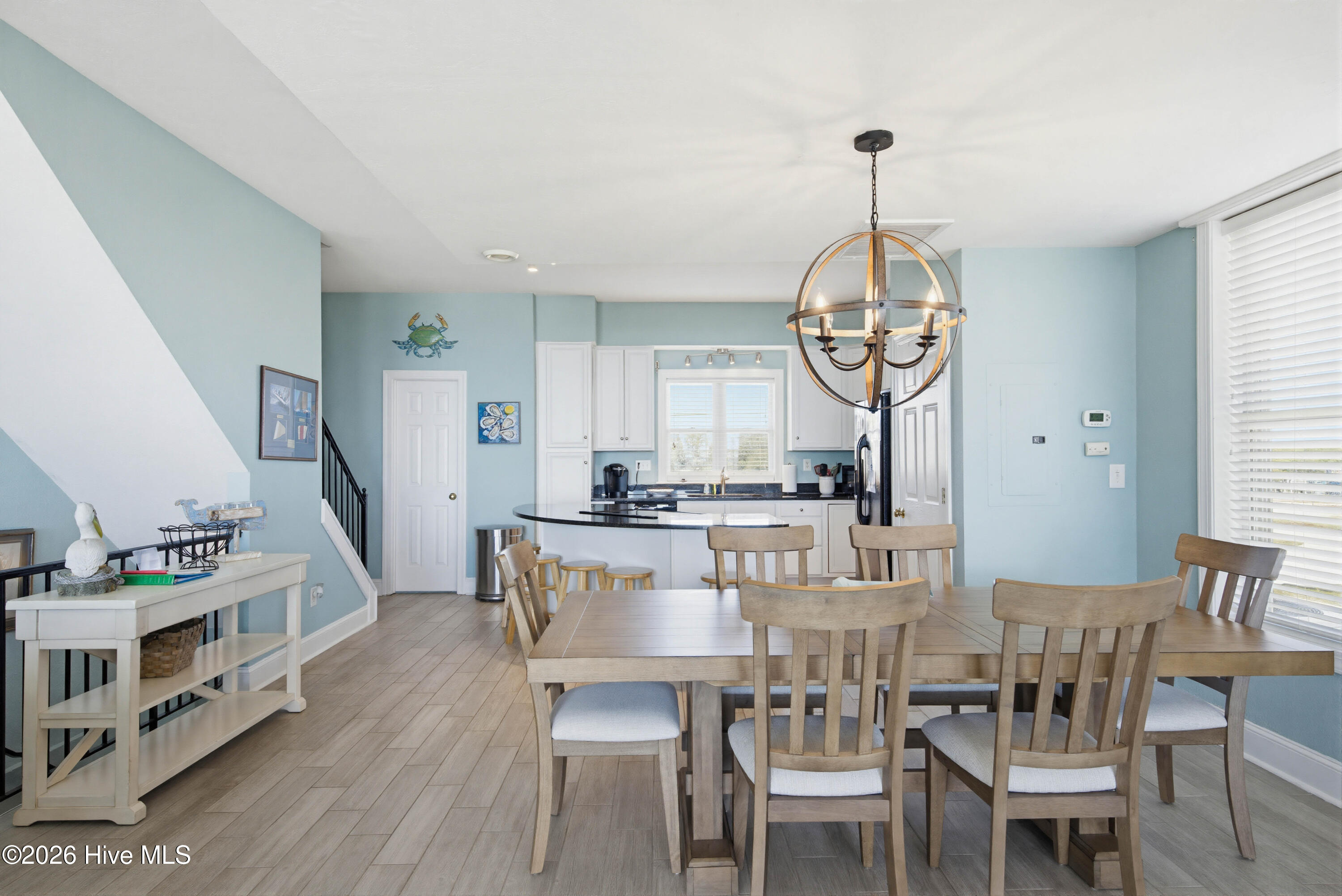 100566457 | Photo 30