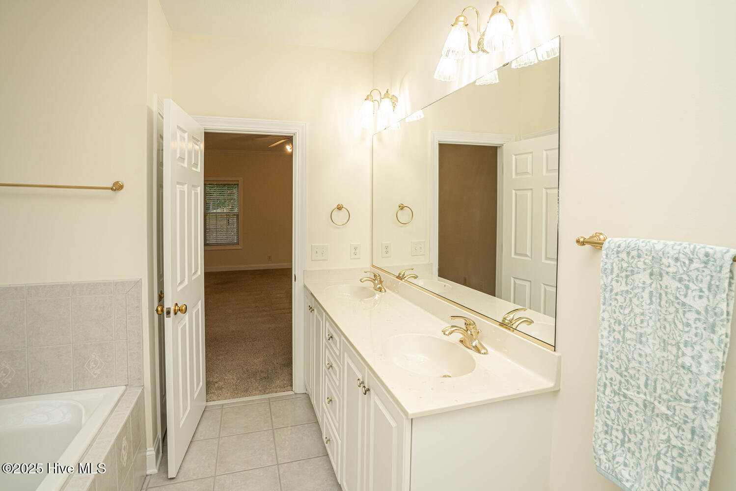 100538756 | Photo 28