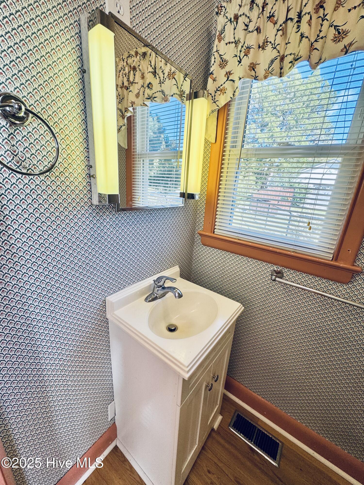 100535095 | Photo 22