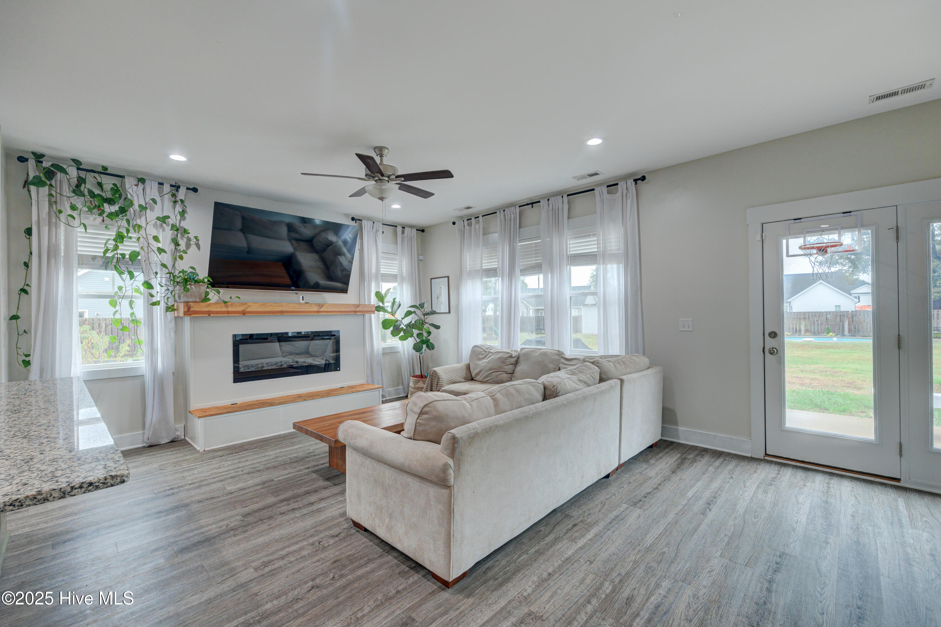 100534229 | Photo 22