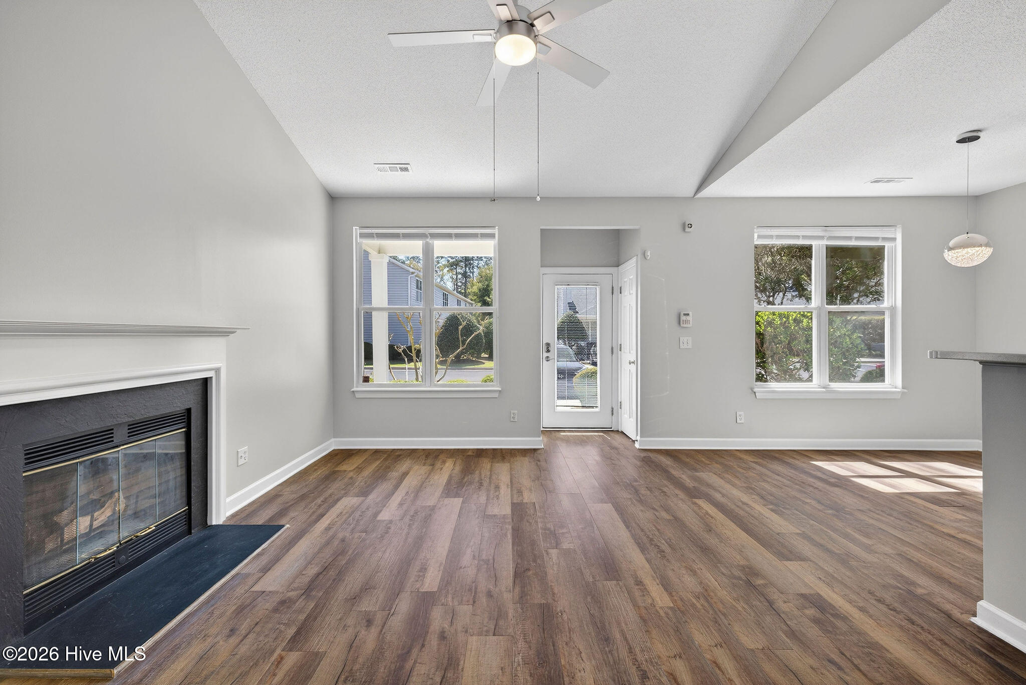 100562052 | Photo 17