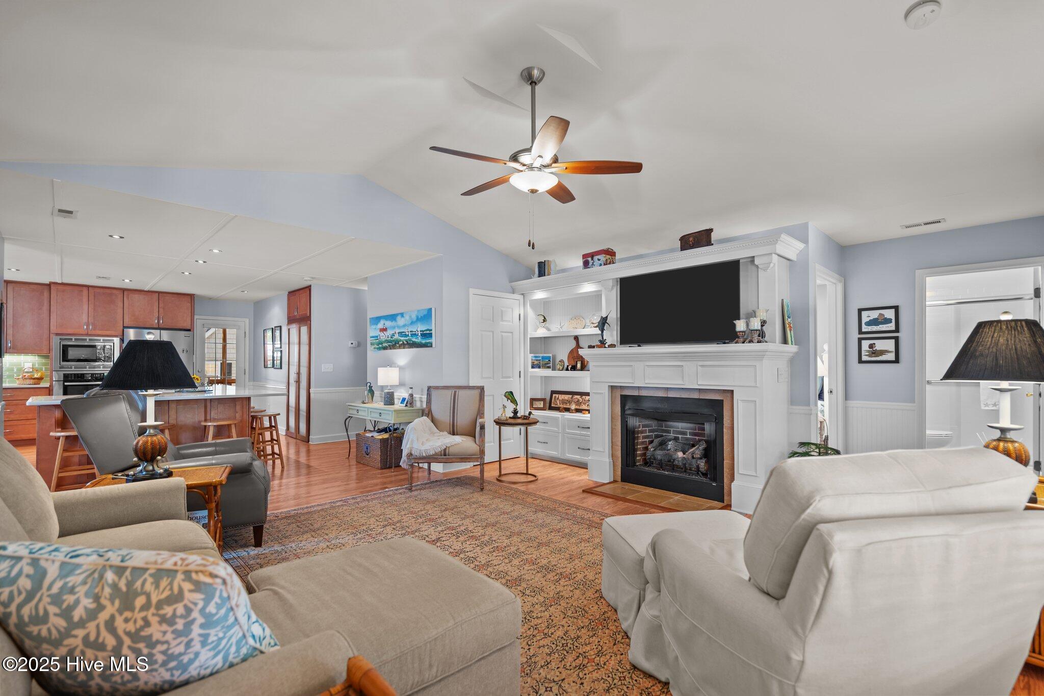 100516795 | Photo 10