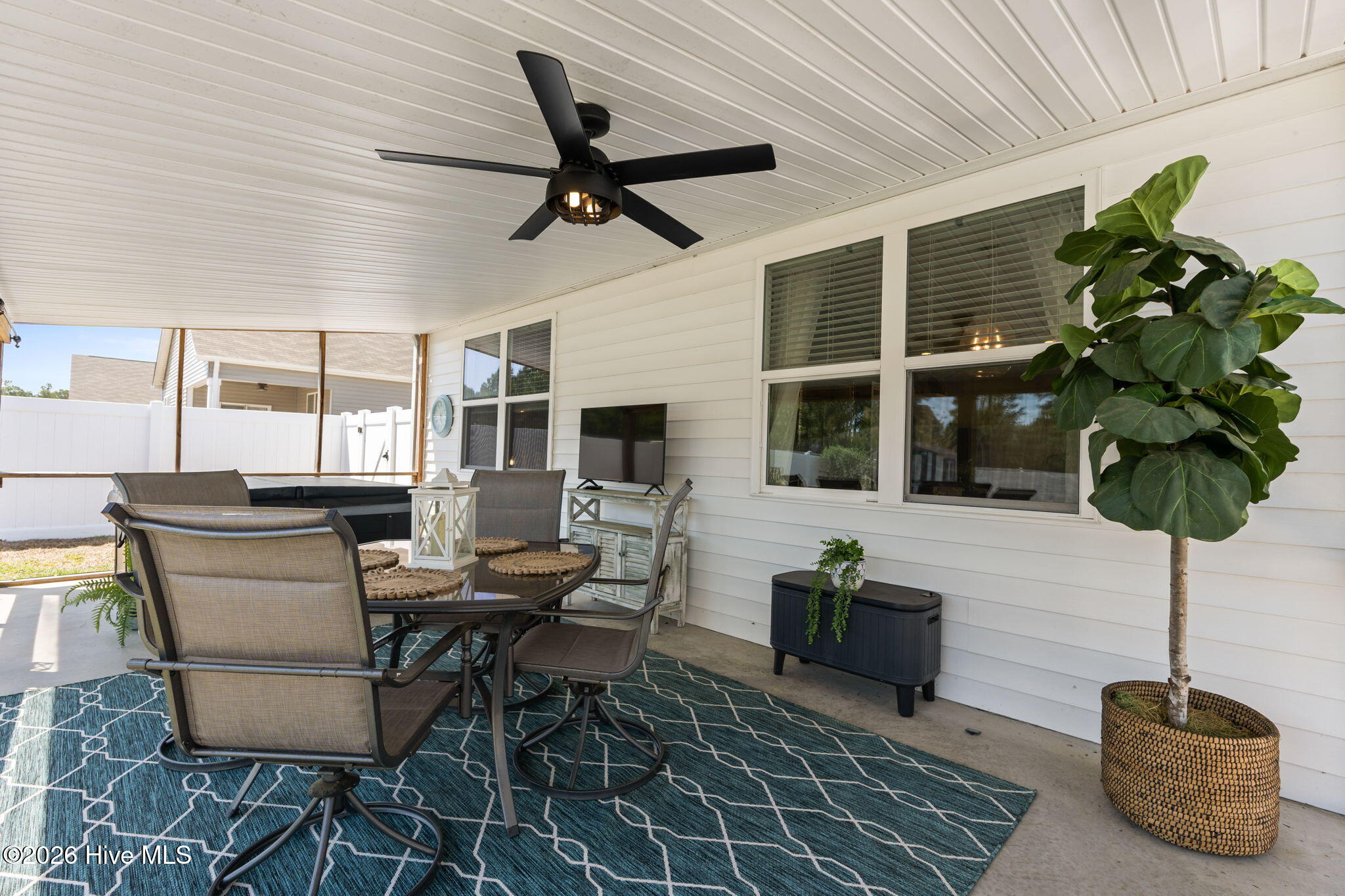 100568064 | Photo 42