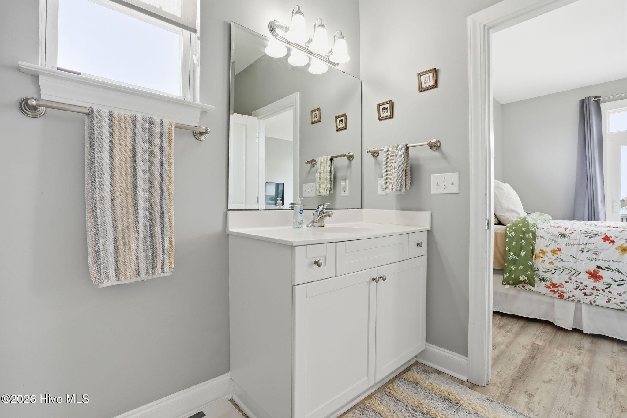 100558229 | Photo 40