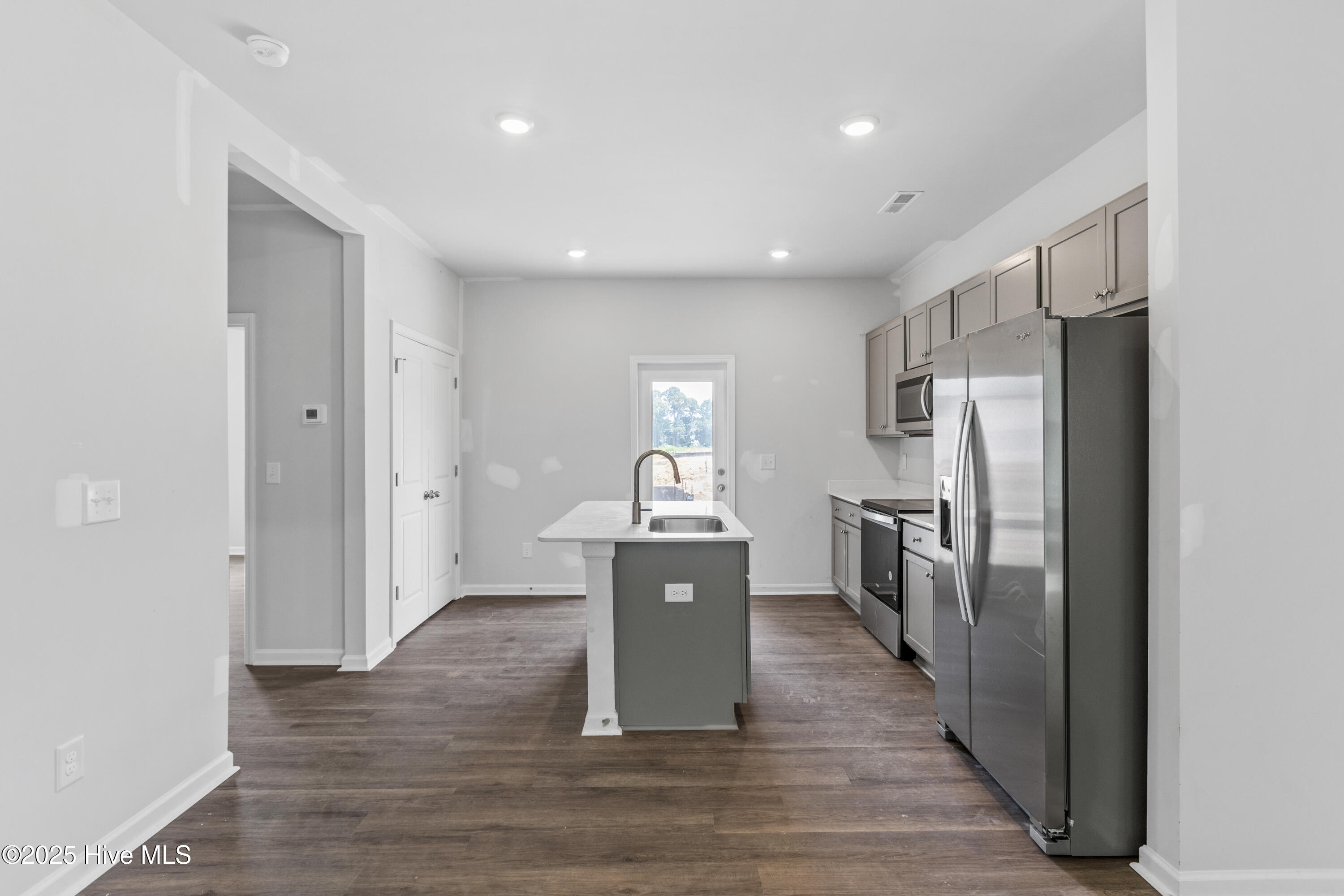 100546537 | Photo 11