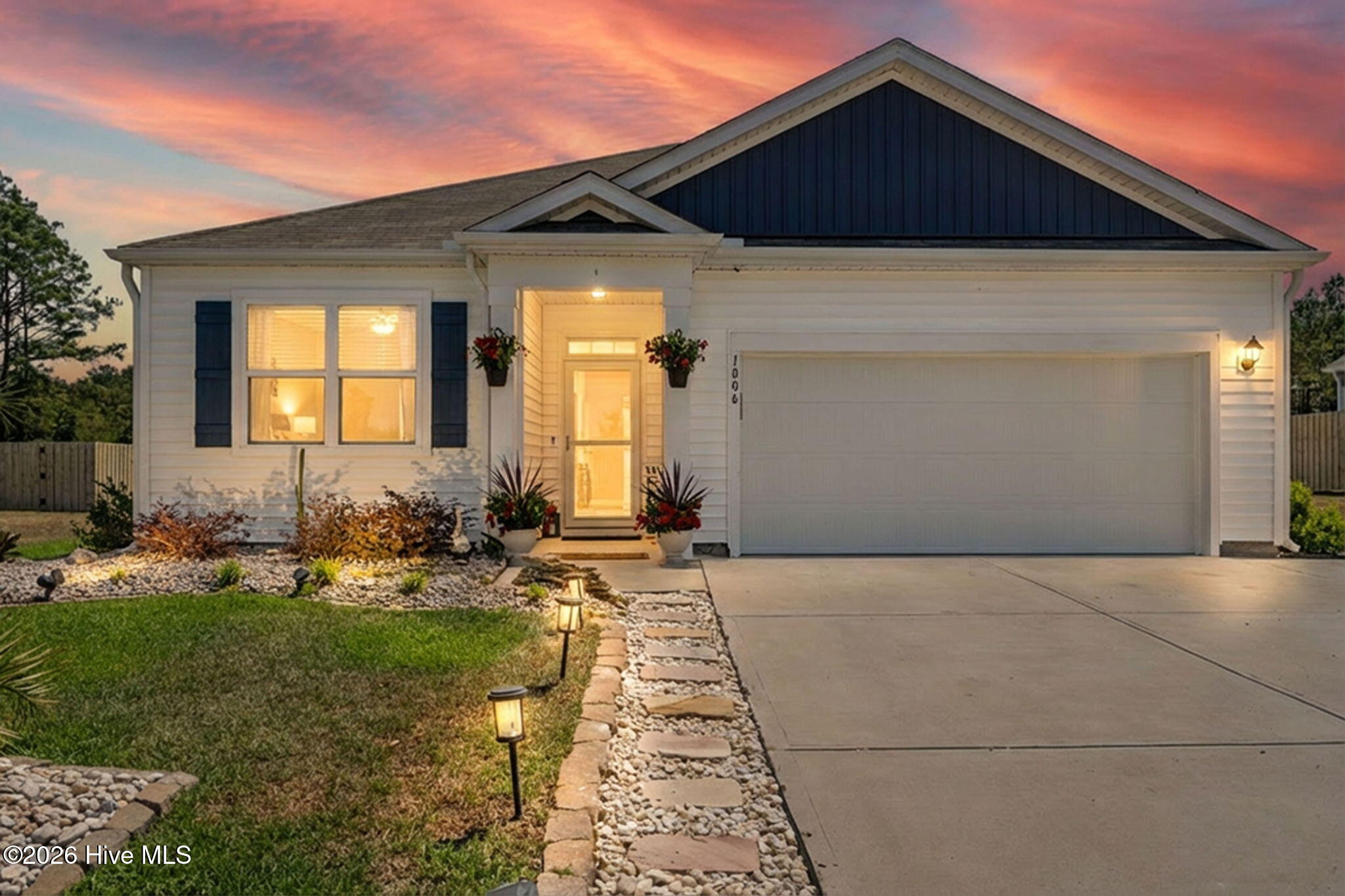 100568064 | Photo 70