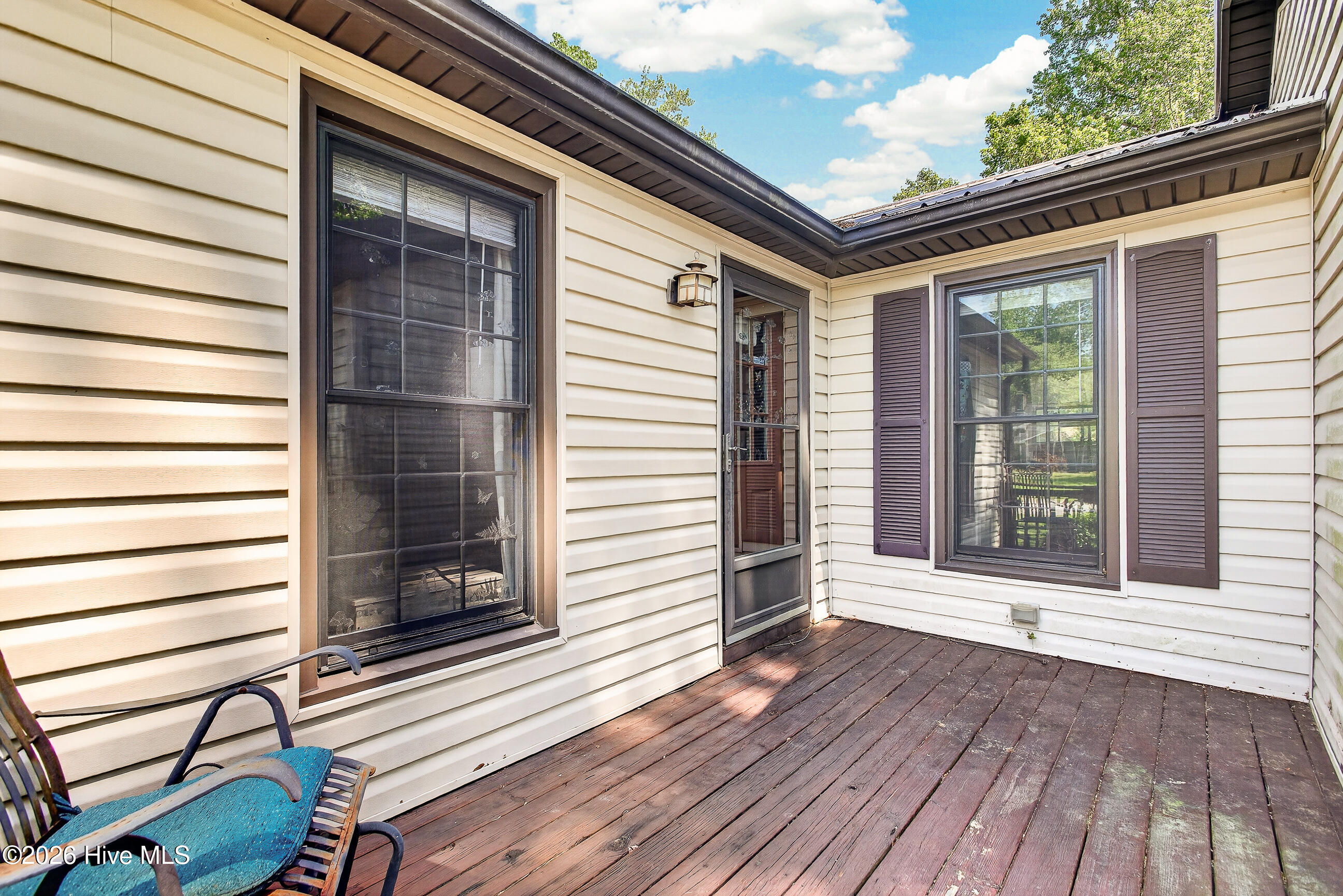 100570102 | Photo 24