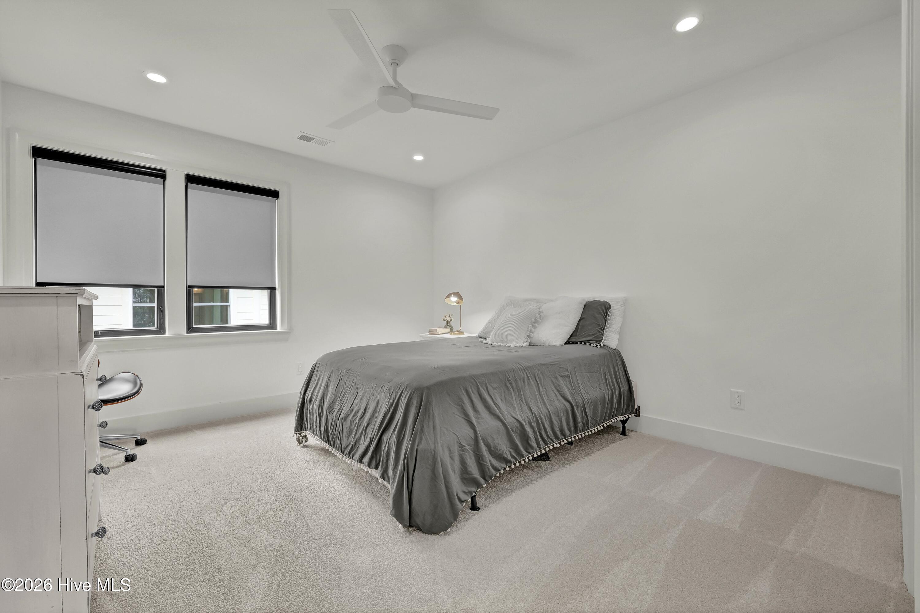 100565656 | Photo 30