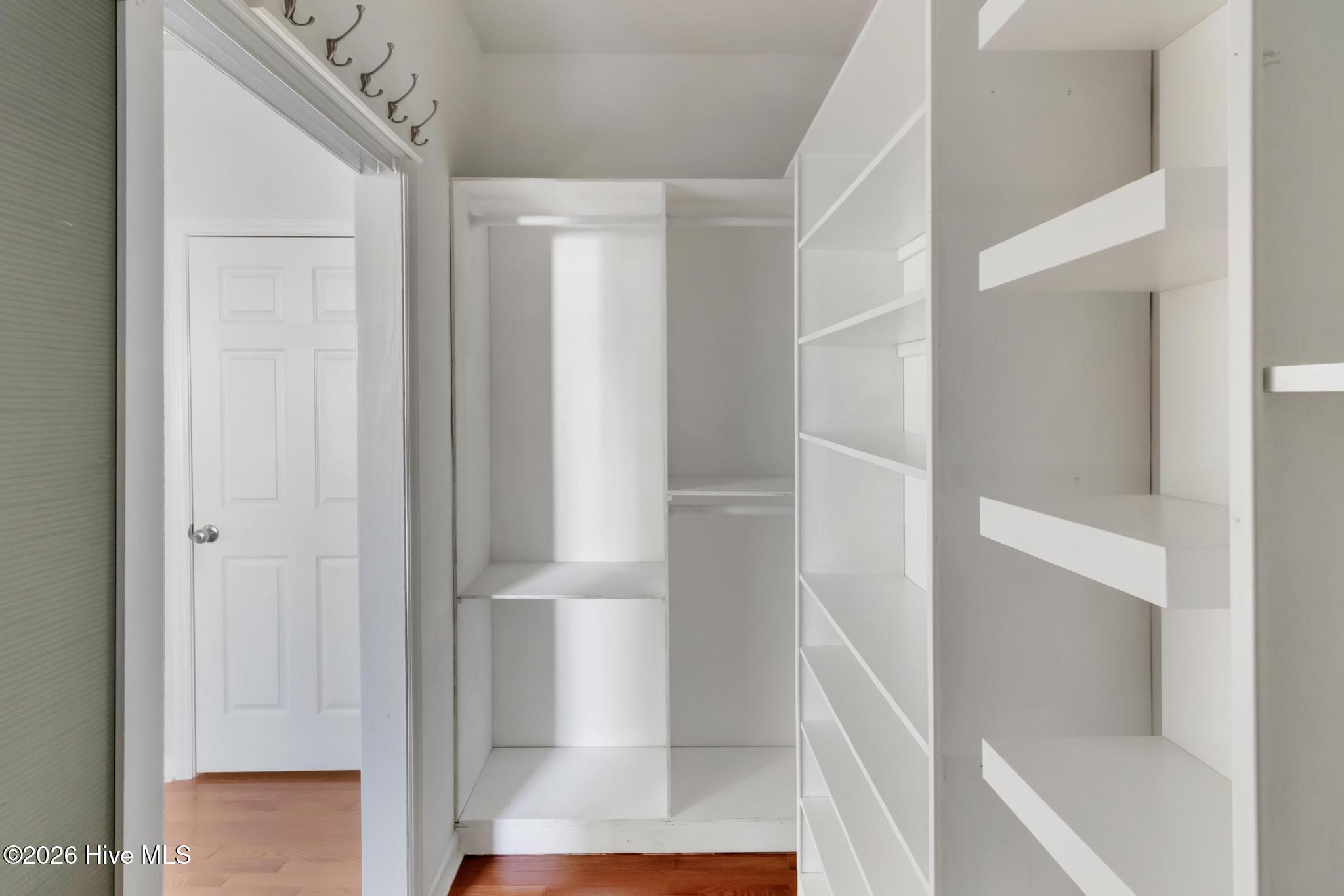 100569347 | Photo 20