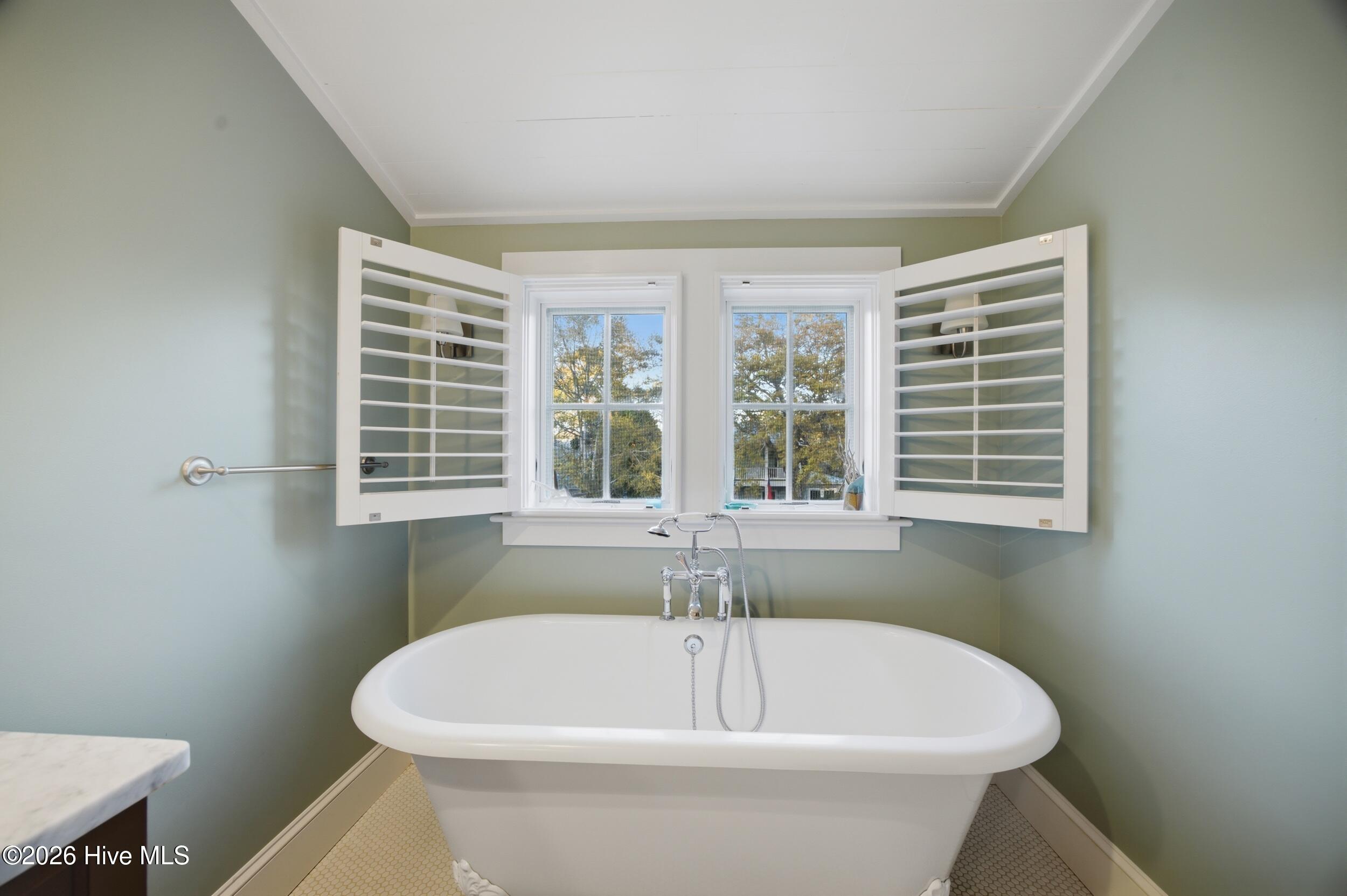 100566122 | Photo 27