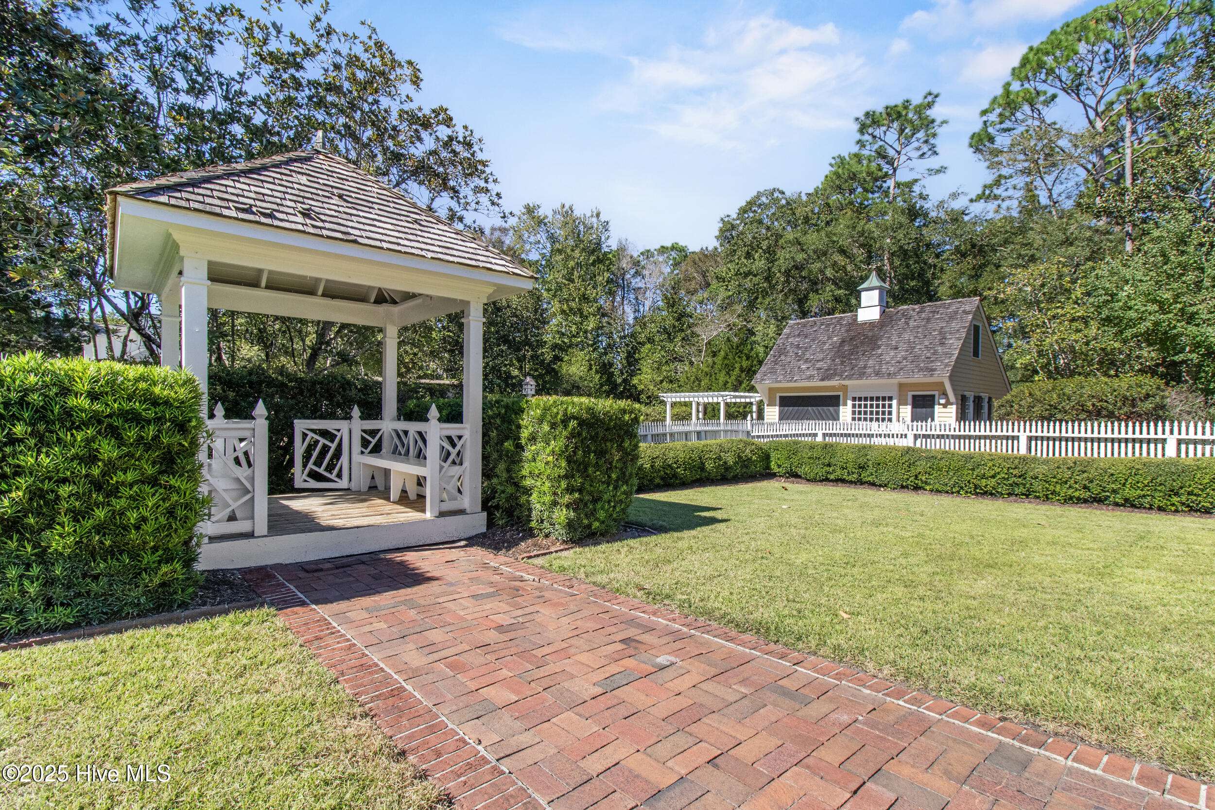 100537664 | Photo 75