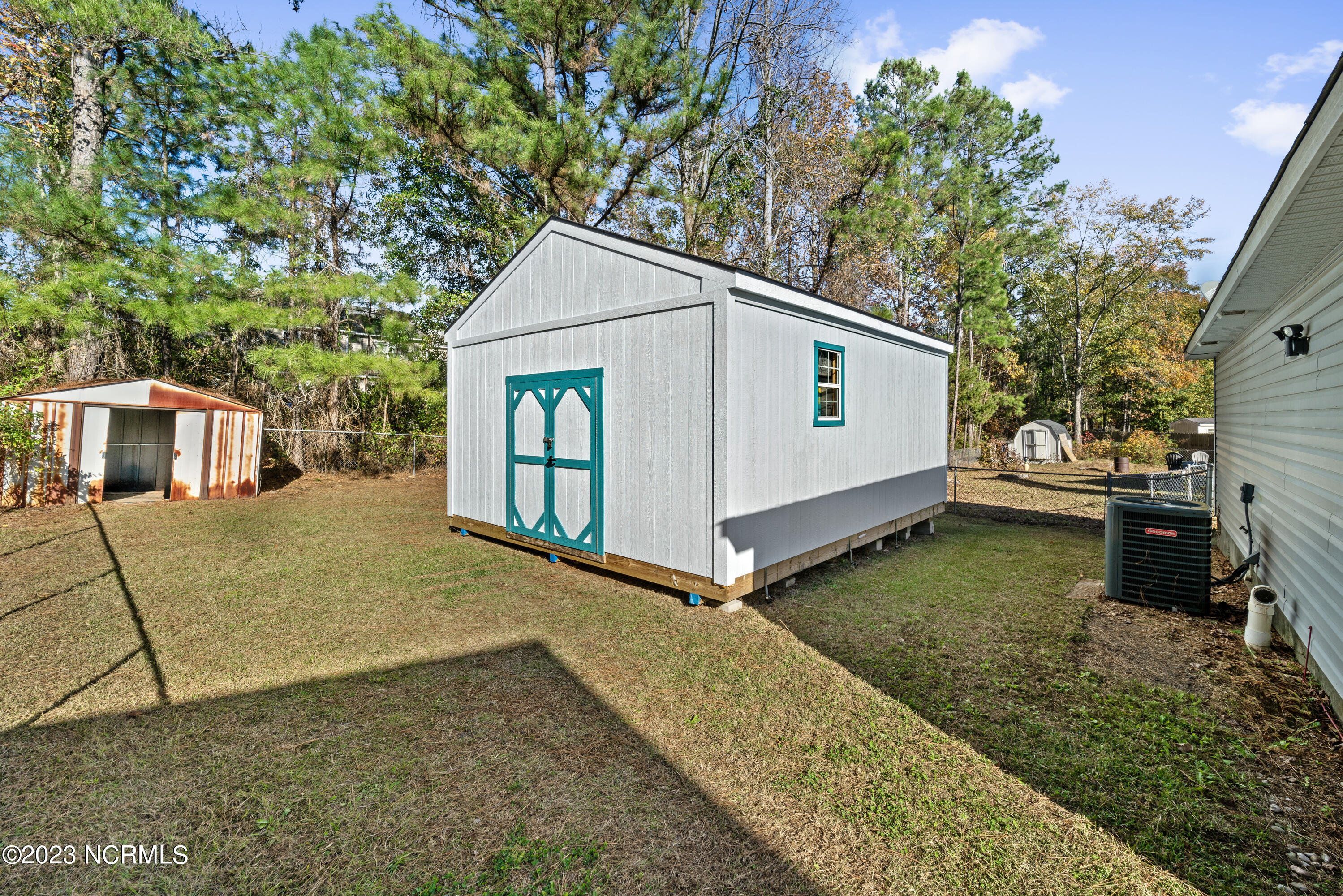 100561660 | Photo 14