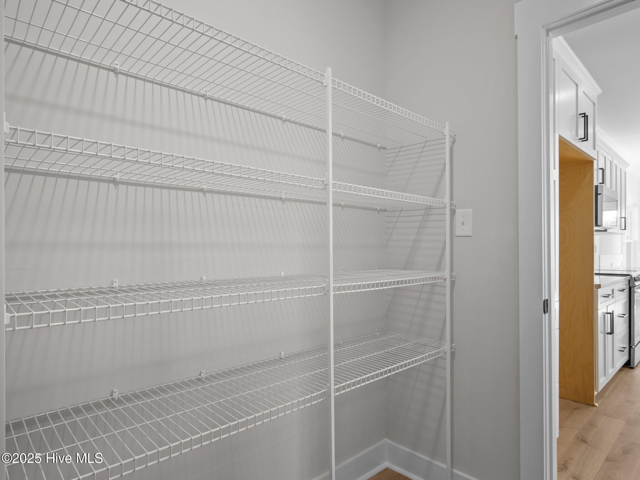 100487102 | Photo 16