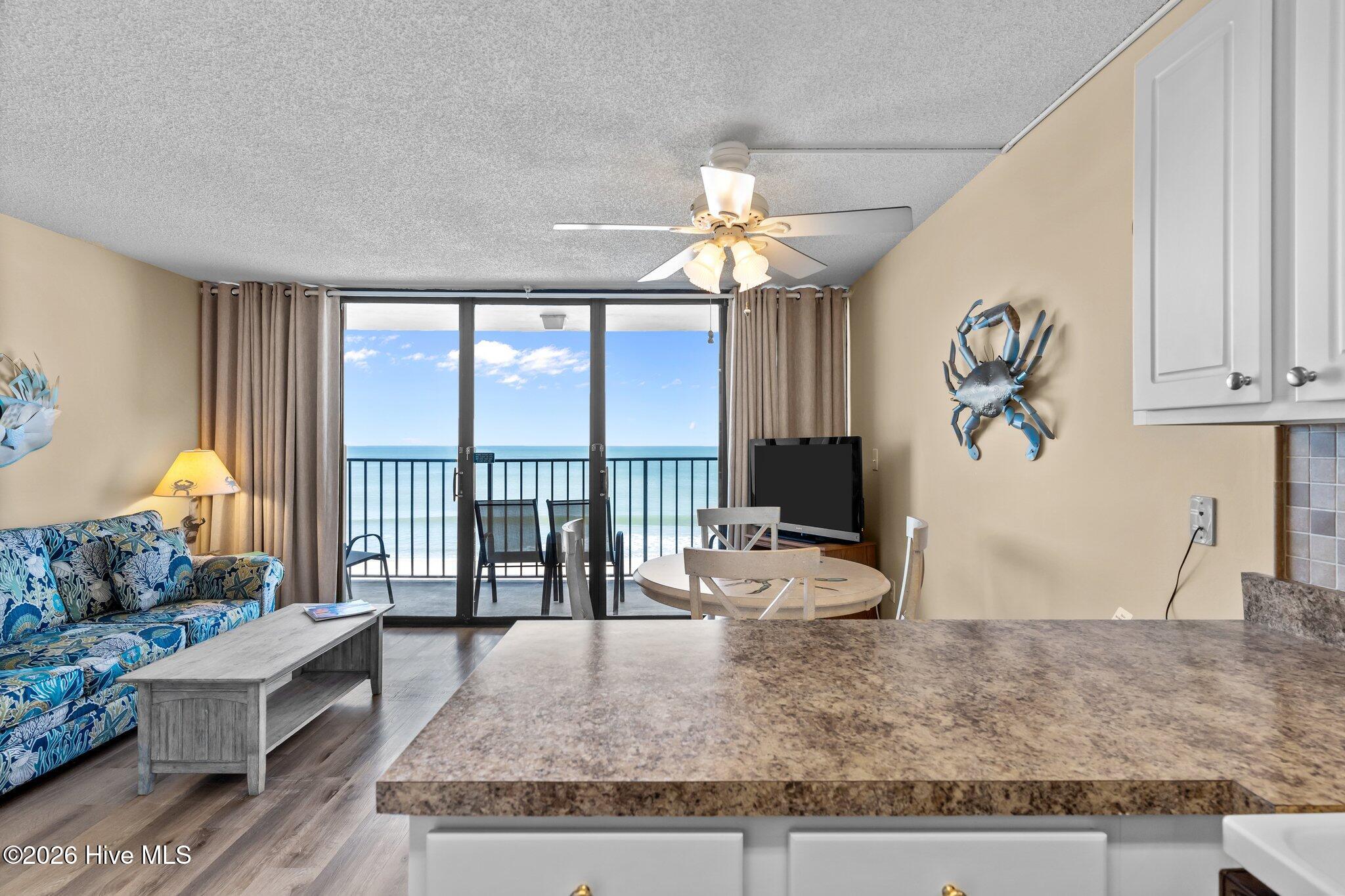 100565649 | Photo 15