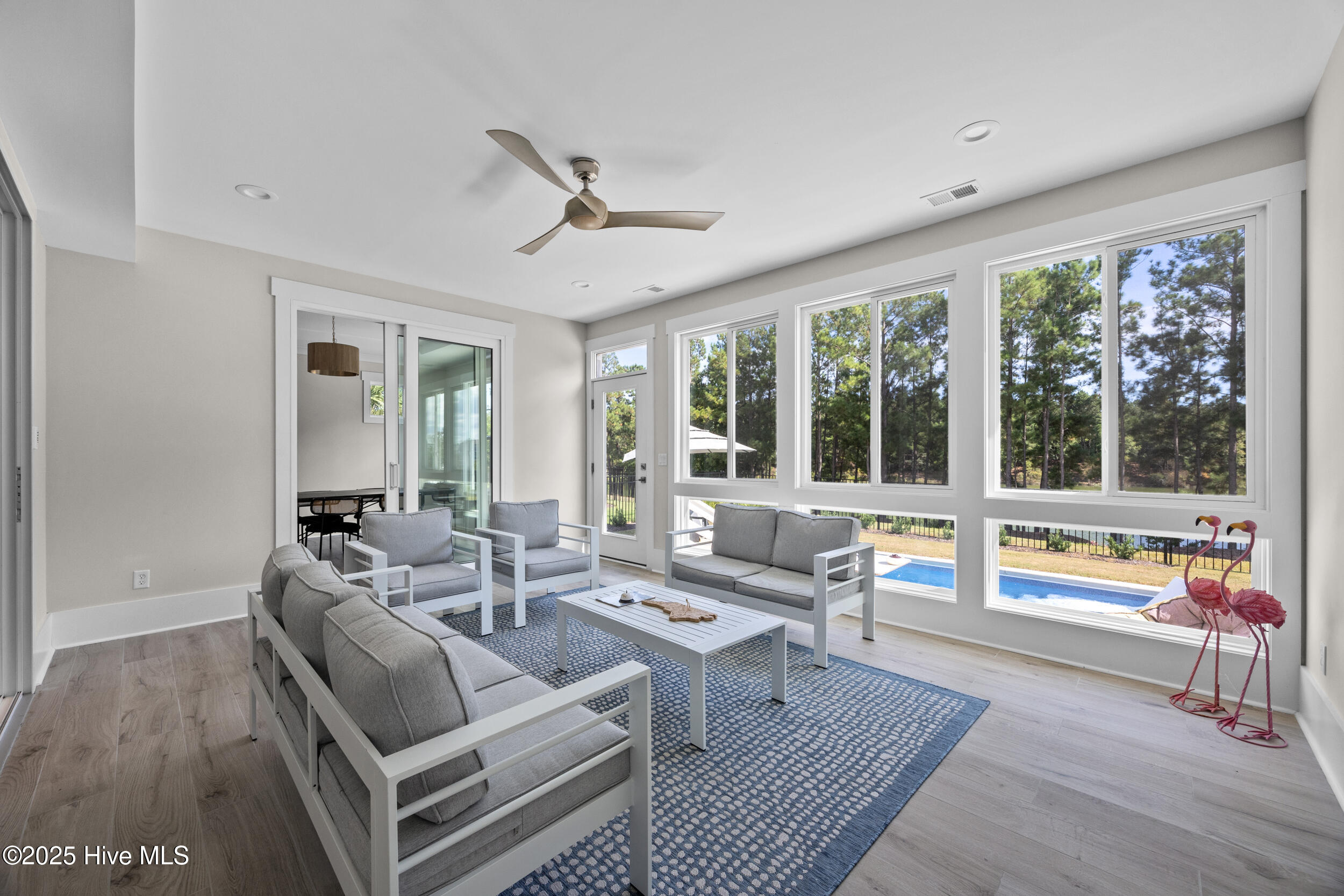 100532896 | Photo 29