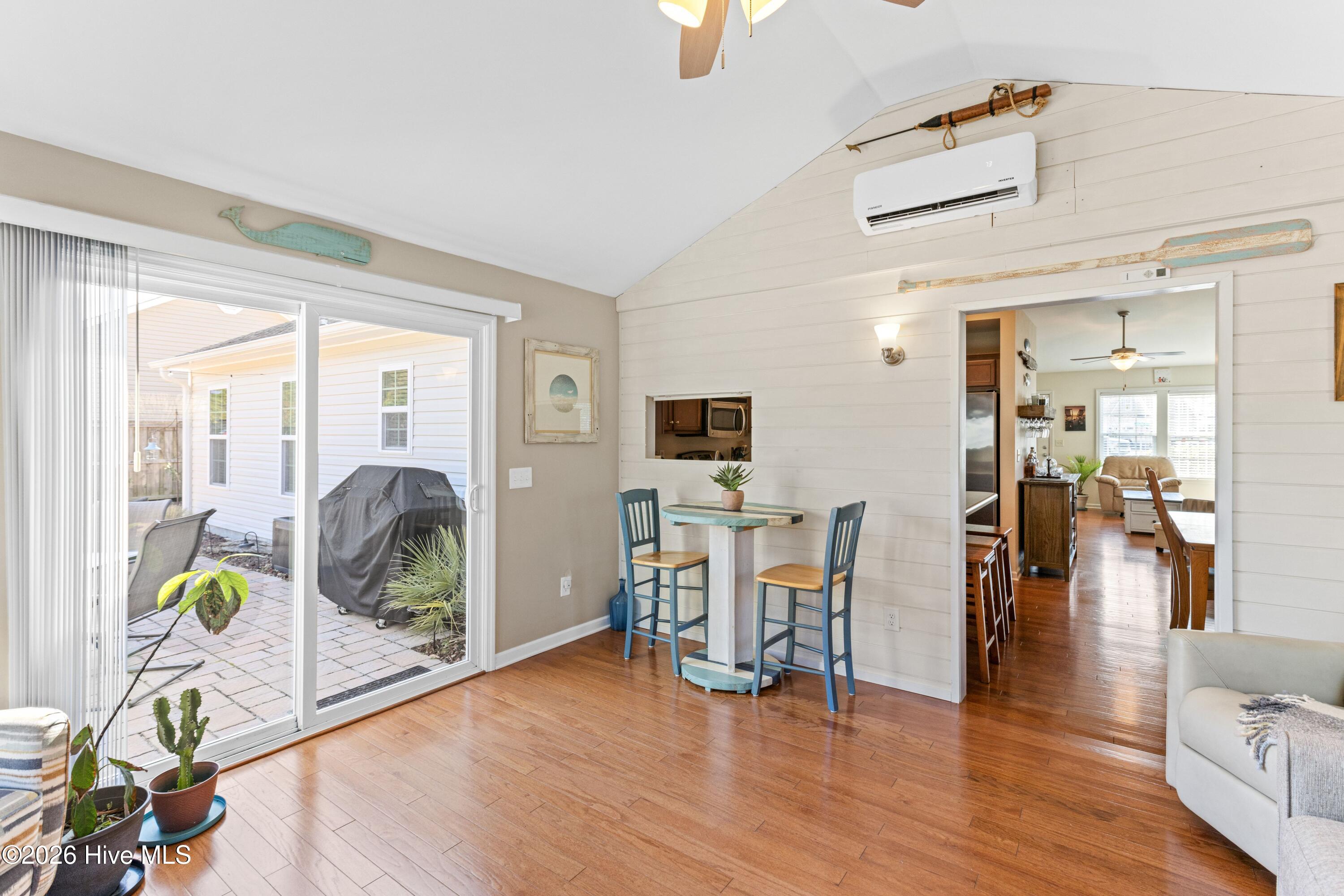 100554021 | Photo 18