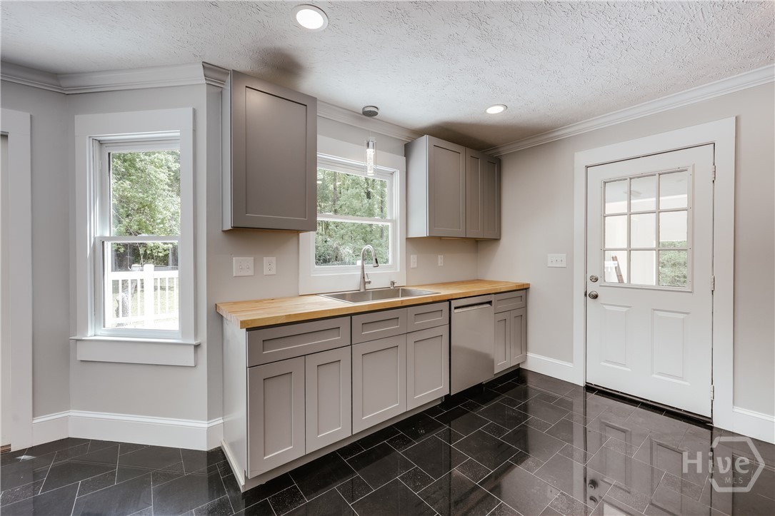 155 Hunters Pointe Drive