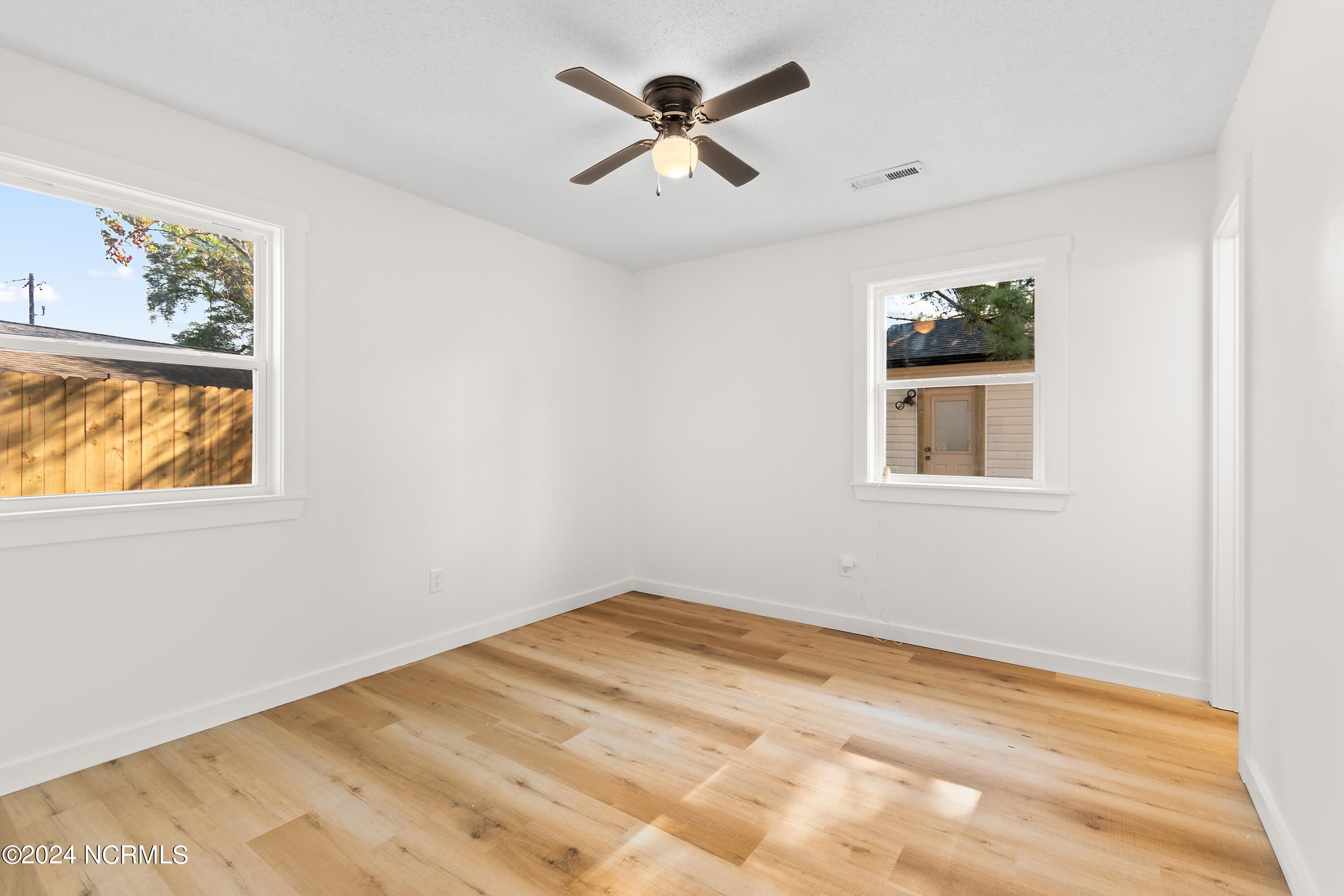 100563573 | Photo 35